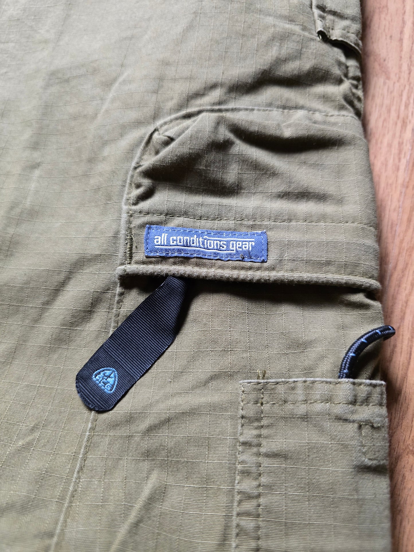 Vintage Nike ACG Baggy Technical Cargo Pants (M)