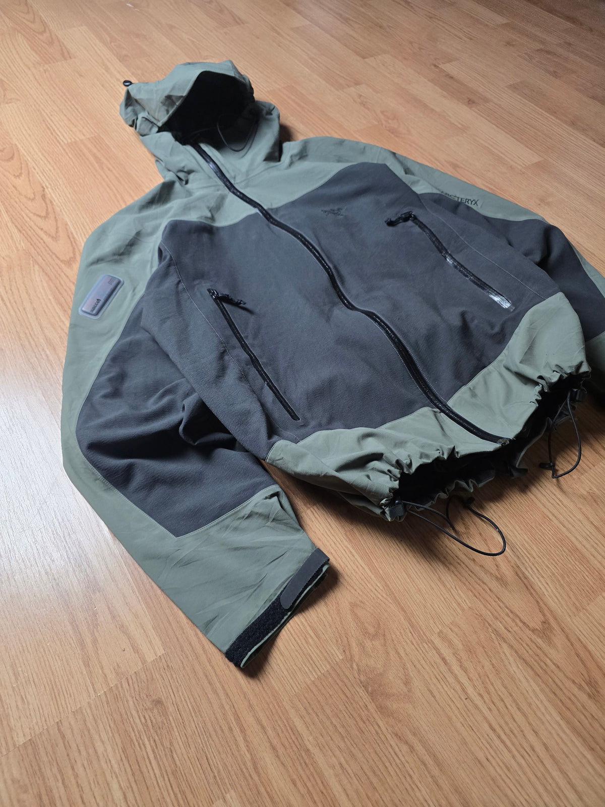 RARE Arc'teryx SAMPLE Seeker Comp Sidewinder Jacket (M)