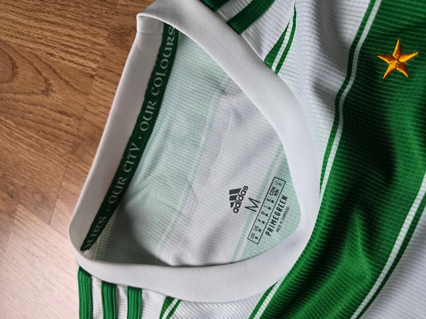 Adidas Celtic 21/22 home top (M)