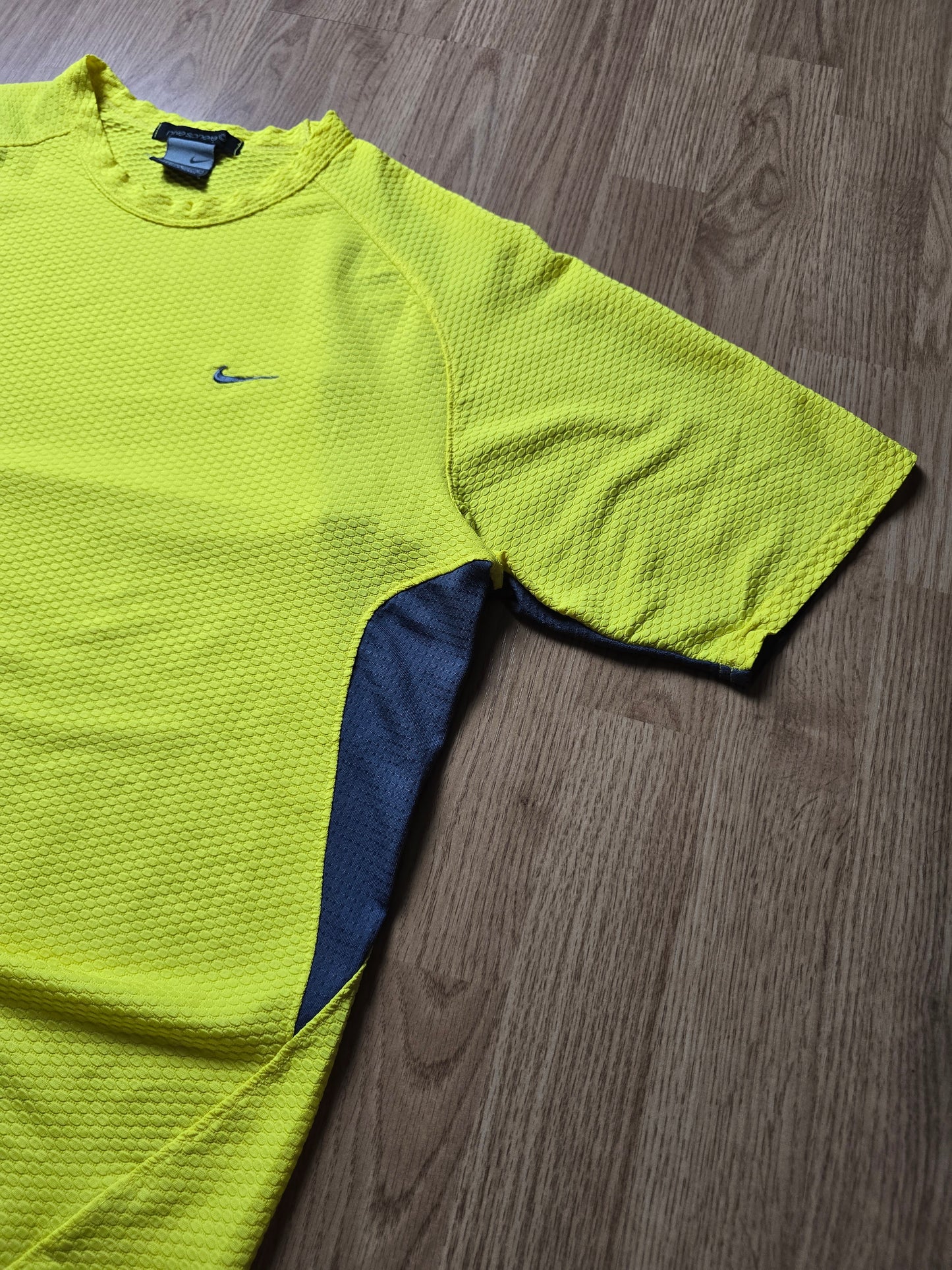 2000s Nike Sphere Textured Thermal Tee (M)