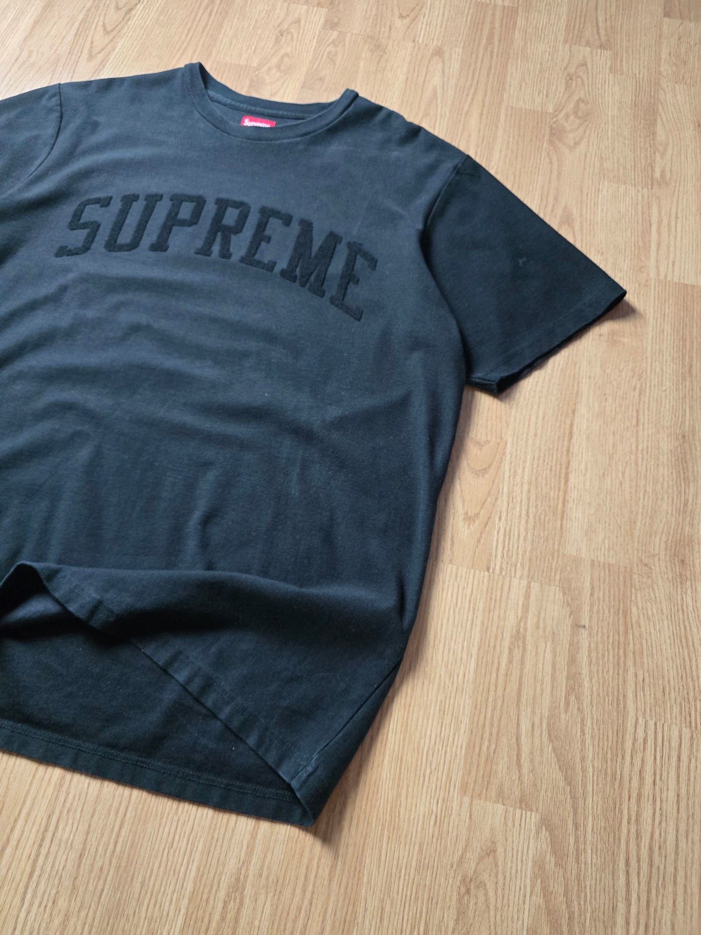 Supreme Chenille Arc Logo SS Tee (XL)