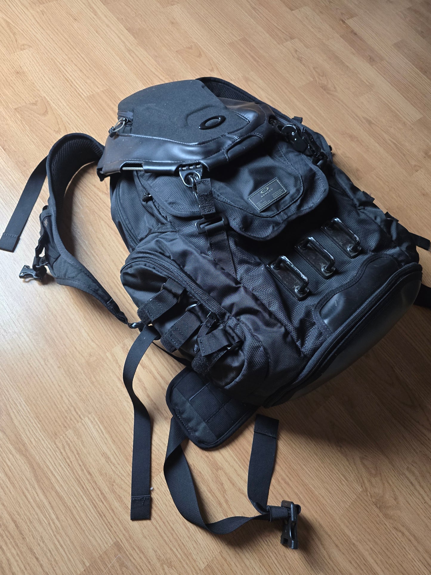 Oakley Kitchen Sink 34L Technical Backpack
