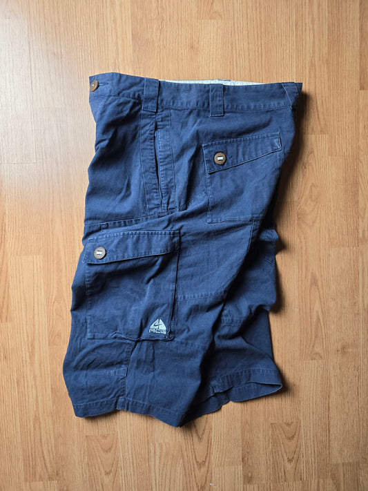00s Nike ACG 3/4 Length Cargo Shorts (W30)