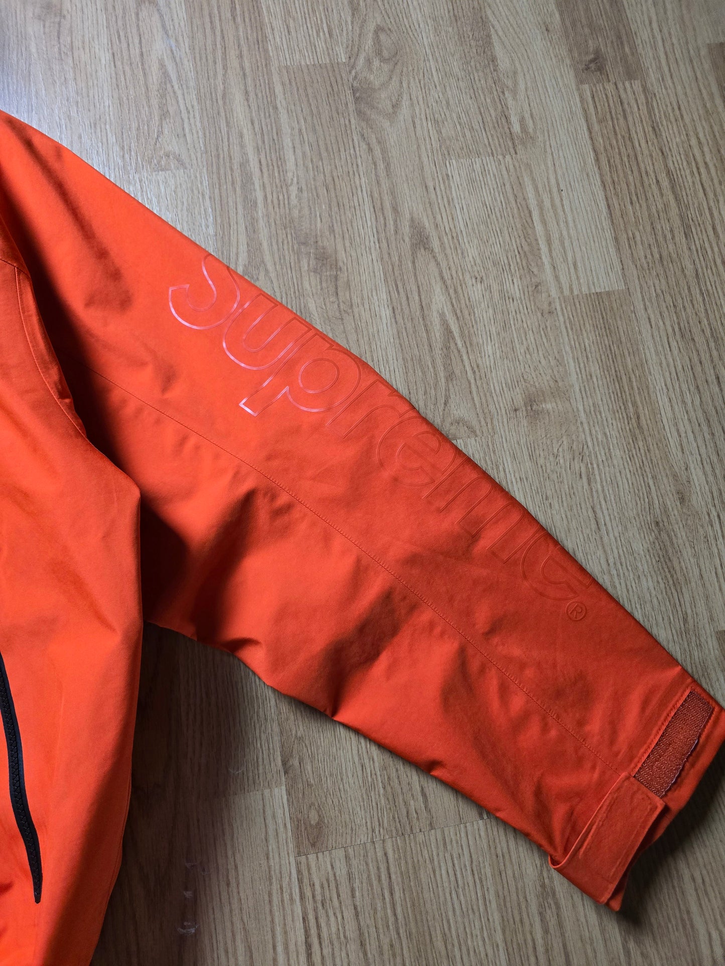 Supreme Gore-Tex Technical Tape Seam Shell Jacket (M/L)