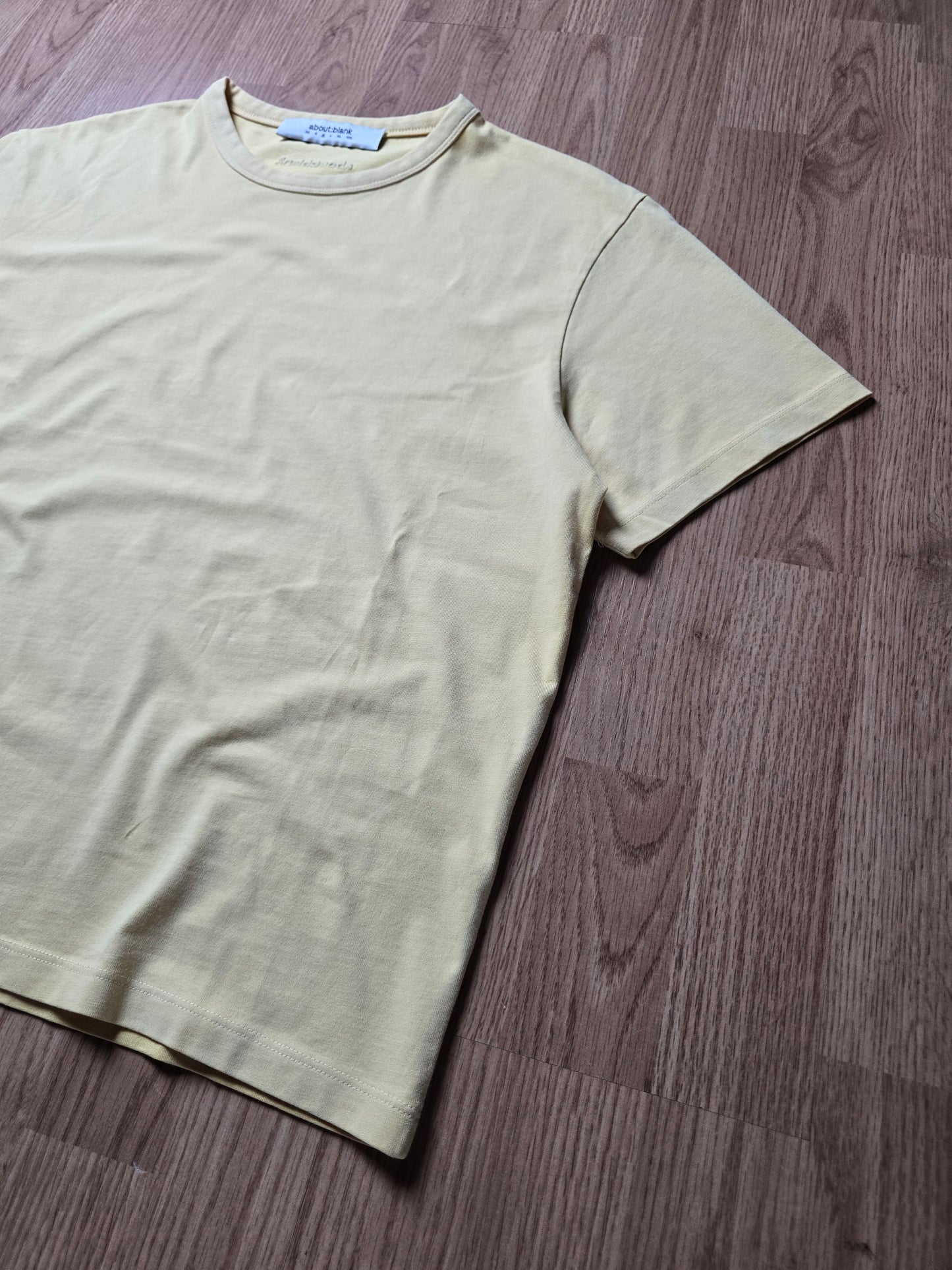About Blank Fitted & Cropped Baby Tee (M)