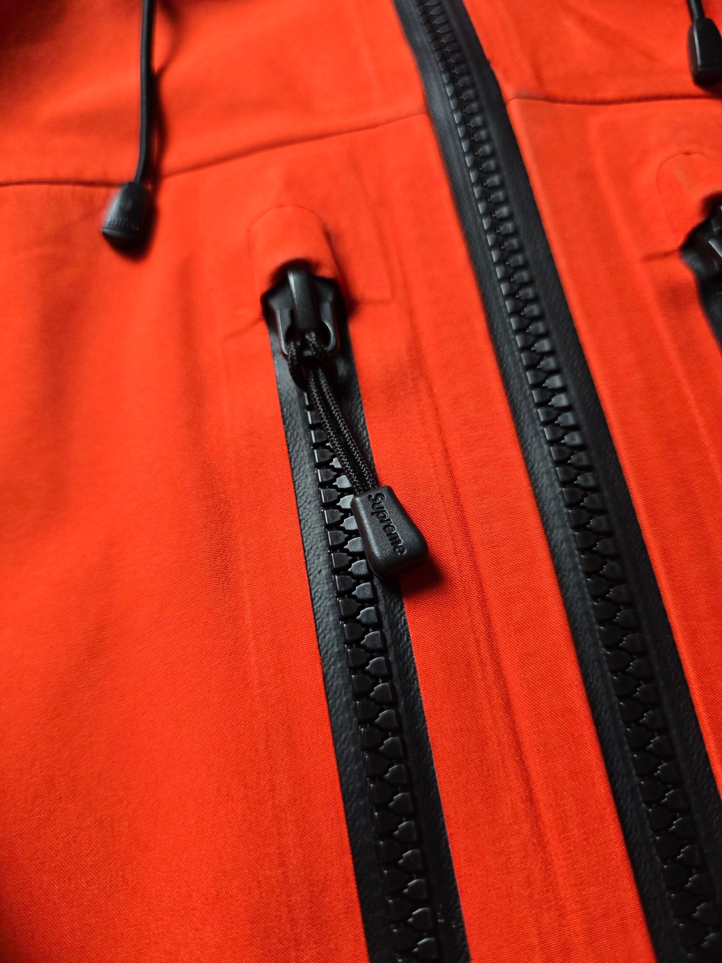 Supreme Gore-Tex Technical Tape Seam Shell Jacket (M/L)