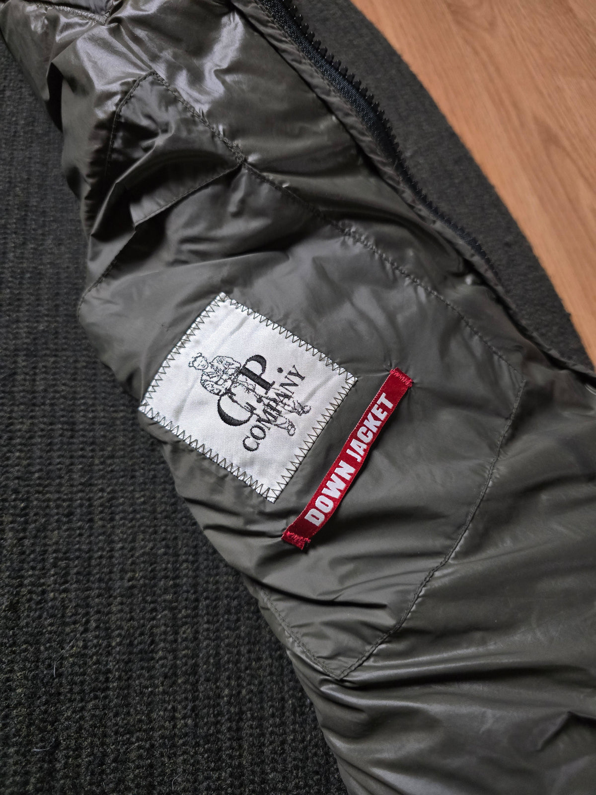 C.P. Company D.D Shell Hybrid Knit Puffer Jacket (S)