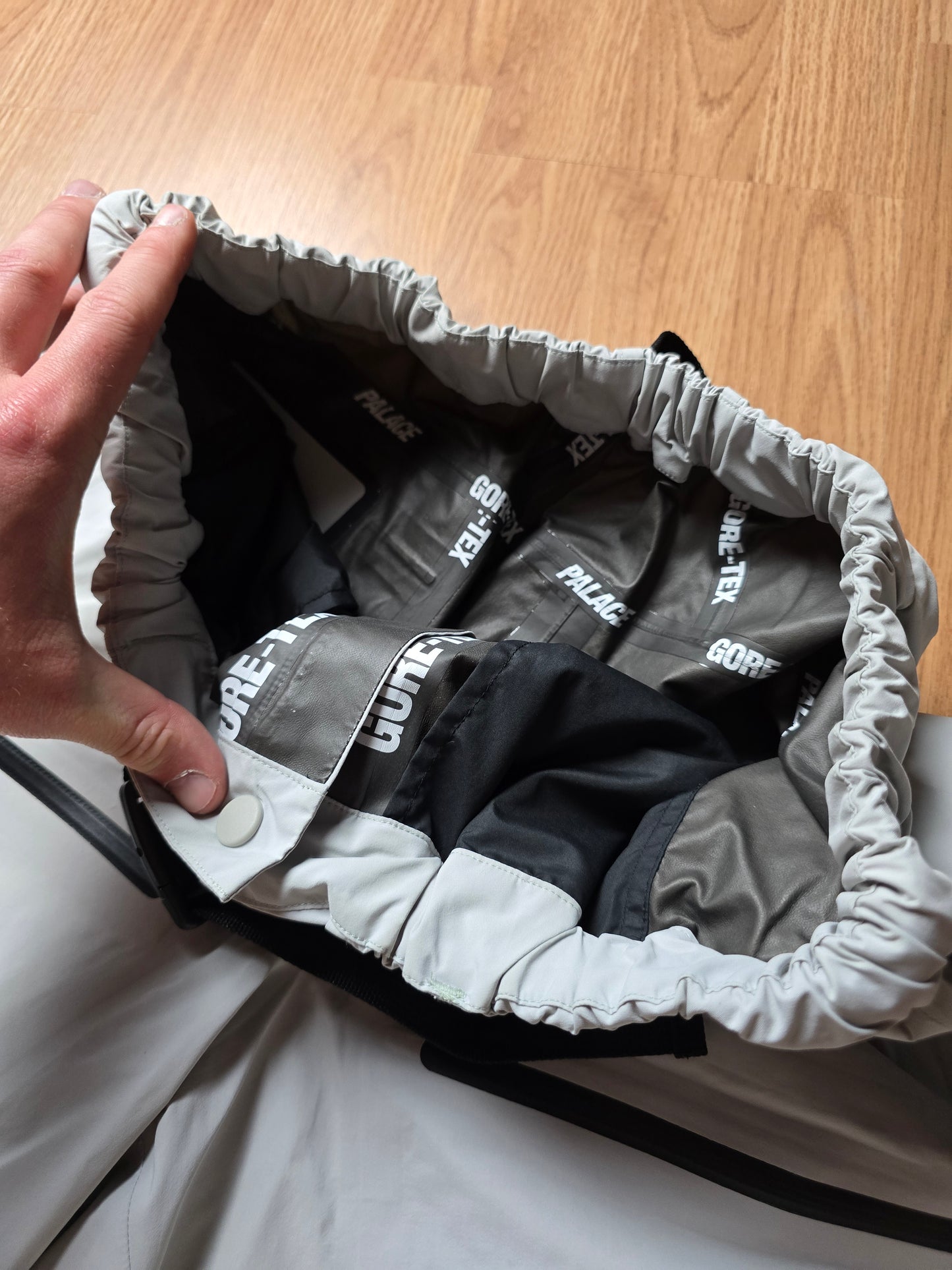 Palace Gore-tex S-Tech Technical Cargo Shorts (M)