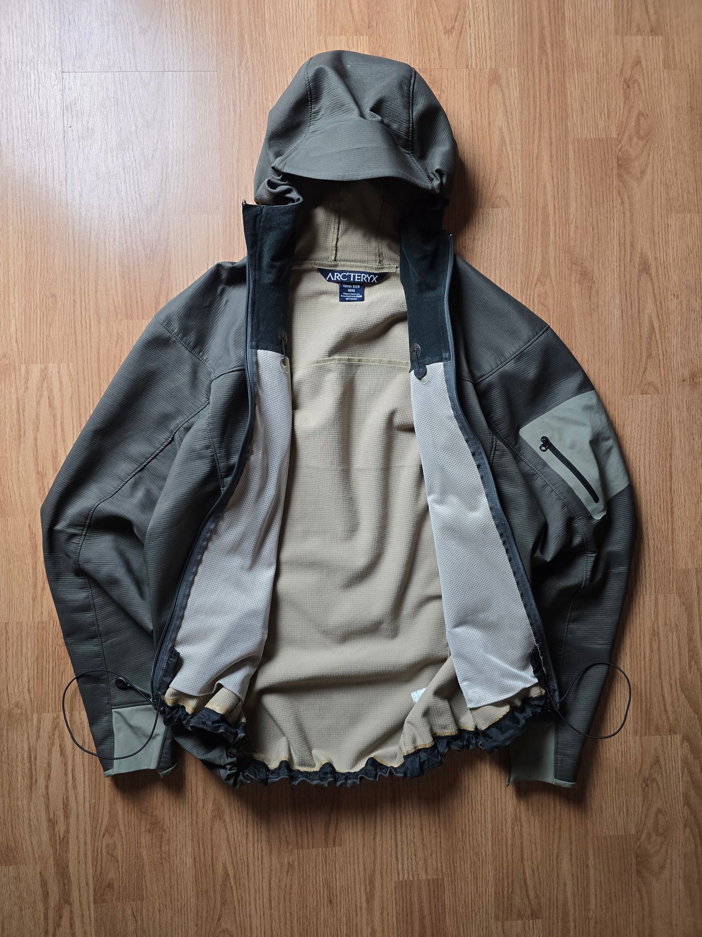 Vintage Arc'teryx Epsilon LT Softshell Jacket (M)
