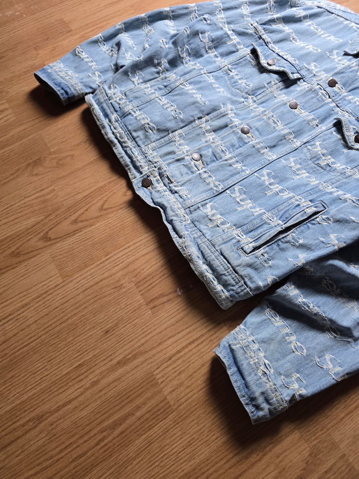 Supreme Frayed Logos Denim Trucker Jacket (L)