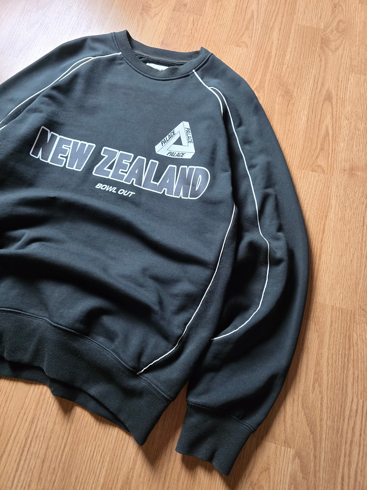 Palace Bowl Out New Zealand Crewneck Sweatshirt (S/M)