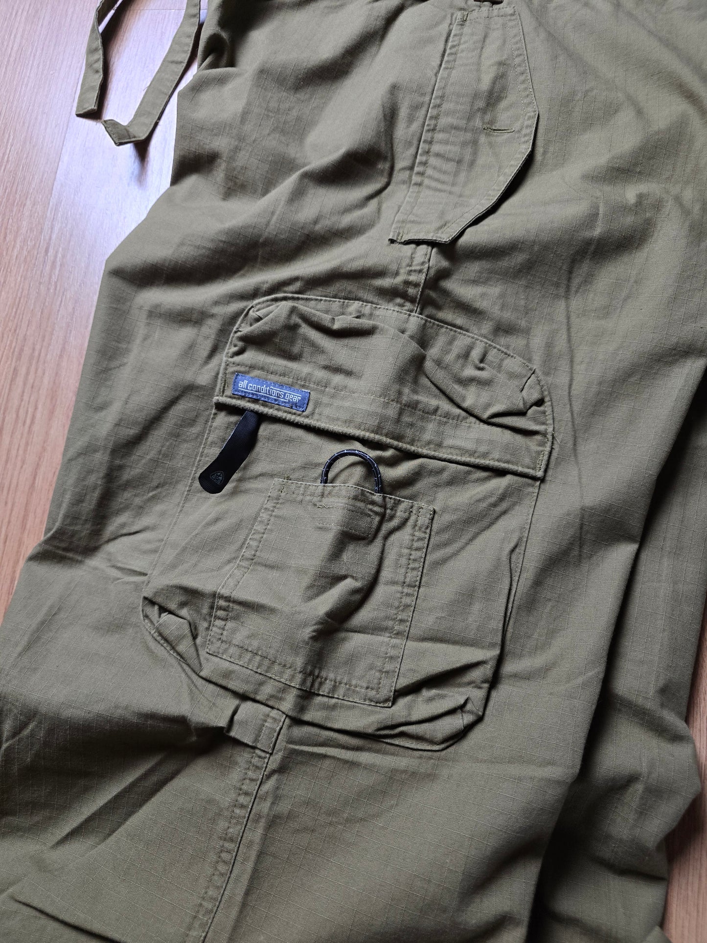 Vintage Nike ACG Baggy Technical Cargo Pants (M)