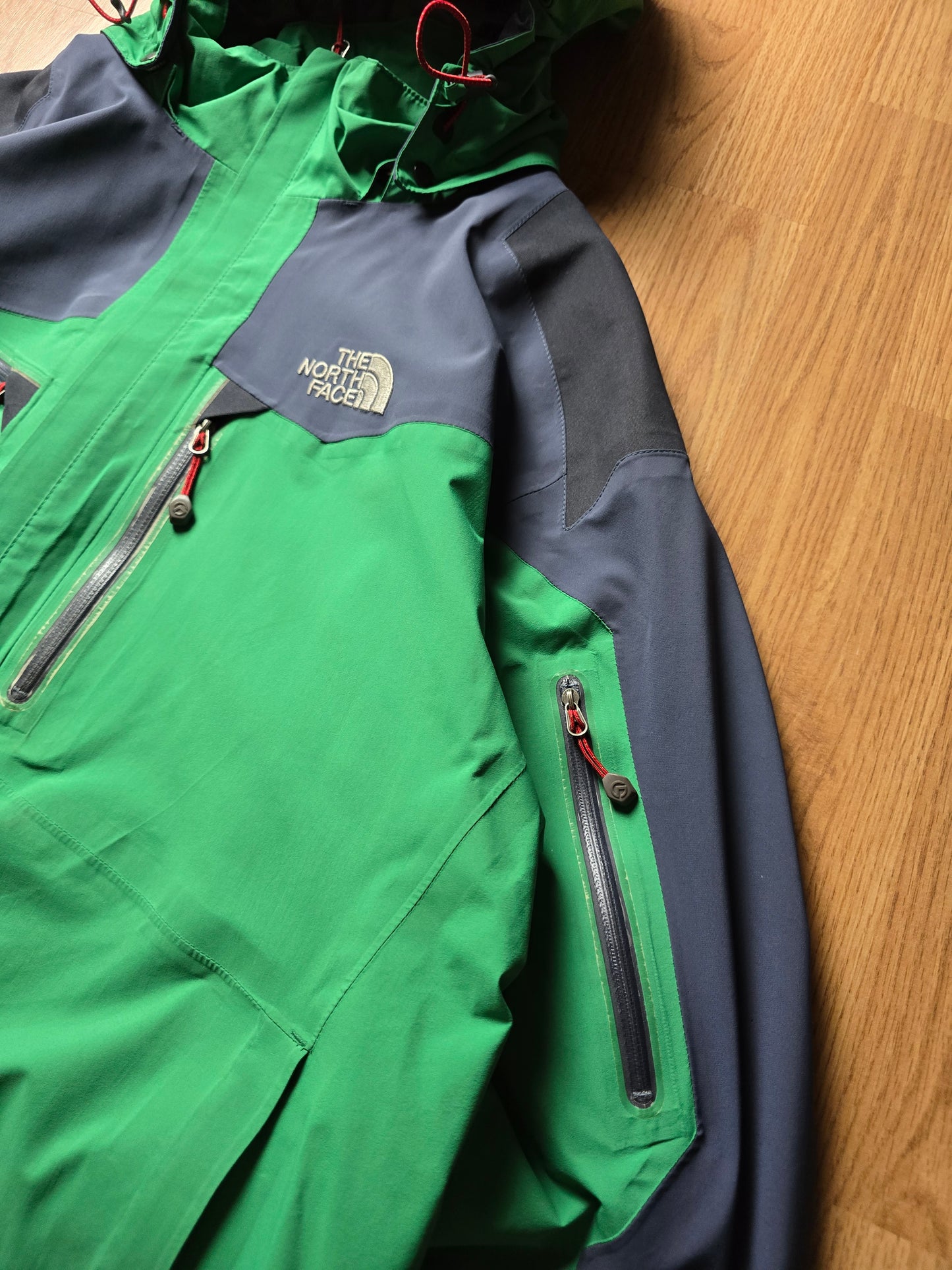 RARE 00s The North Face Summit Series Gore-tex Pro Shell Jacket (L/XL)