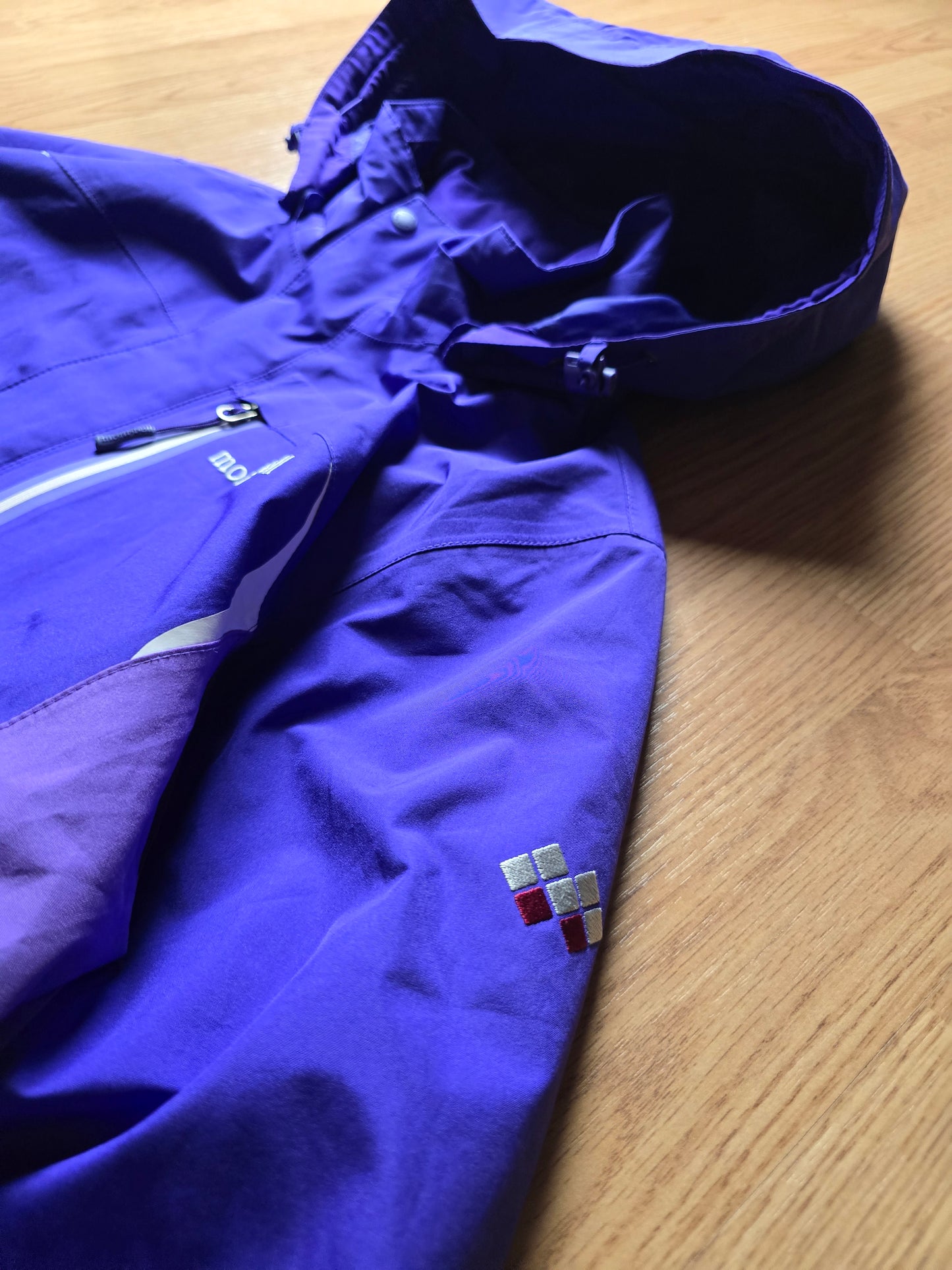 W/ Montbell 00s Gore-tex Waterproof Jacket (M)