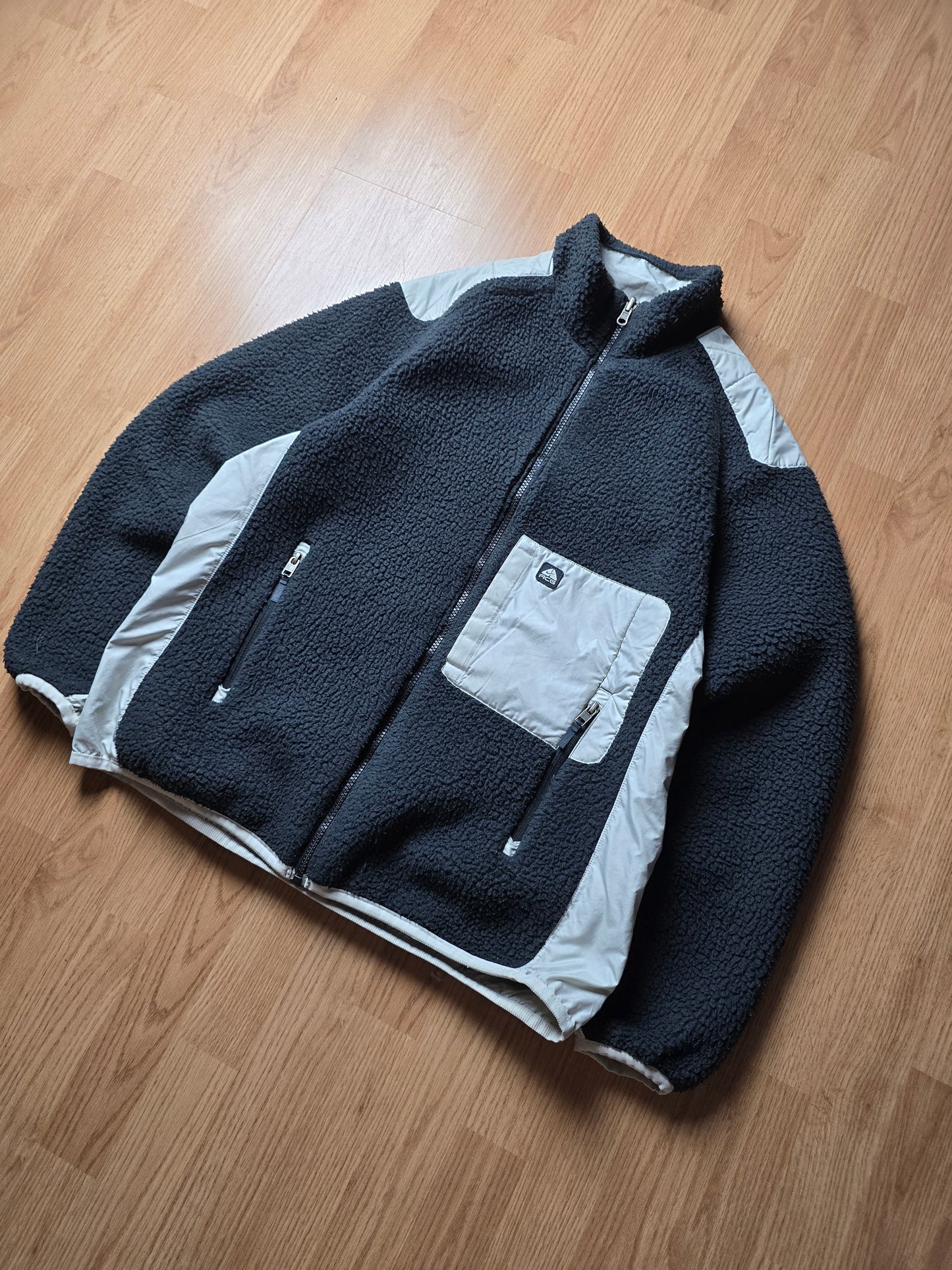 00s Nike ACG Reversible Heavyweight 2-Tone Fleece Jacket (M/L)