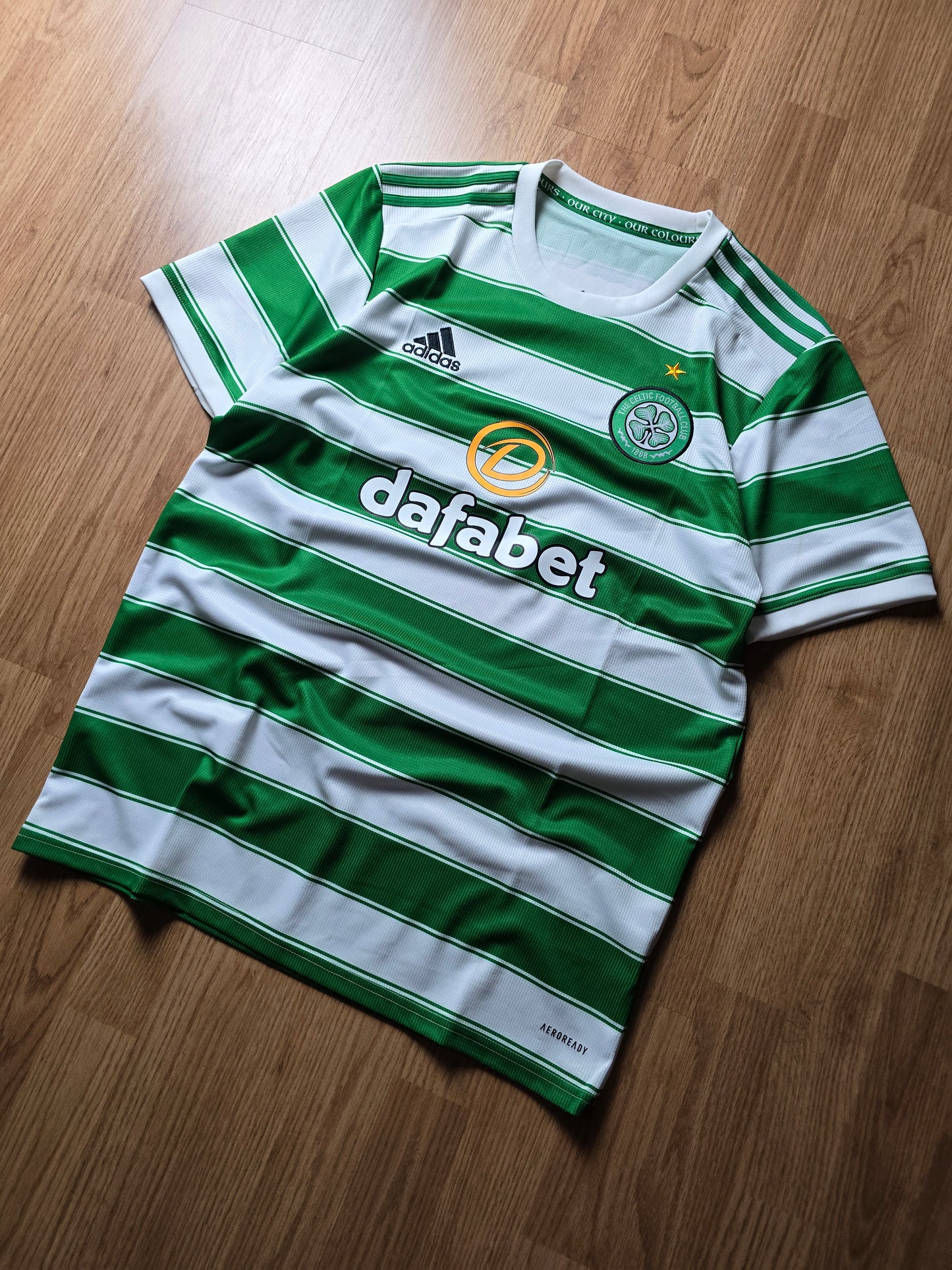 Adidas Celtic 21/22 home top (M)