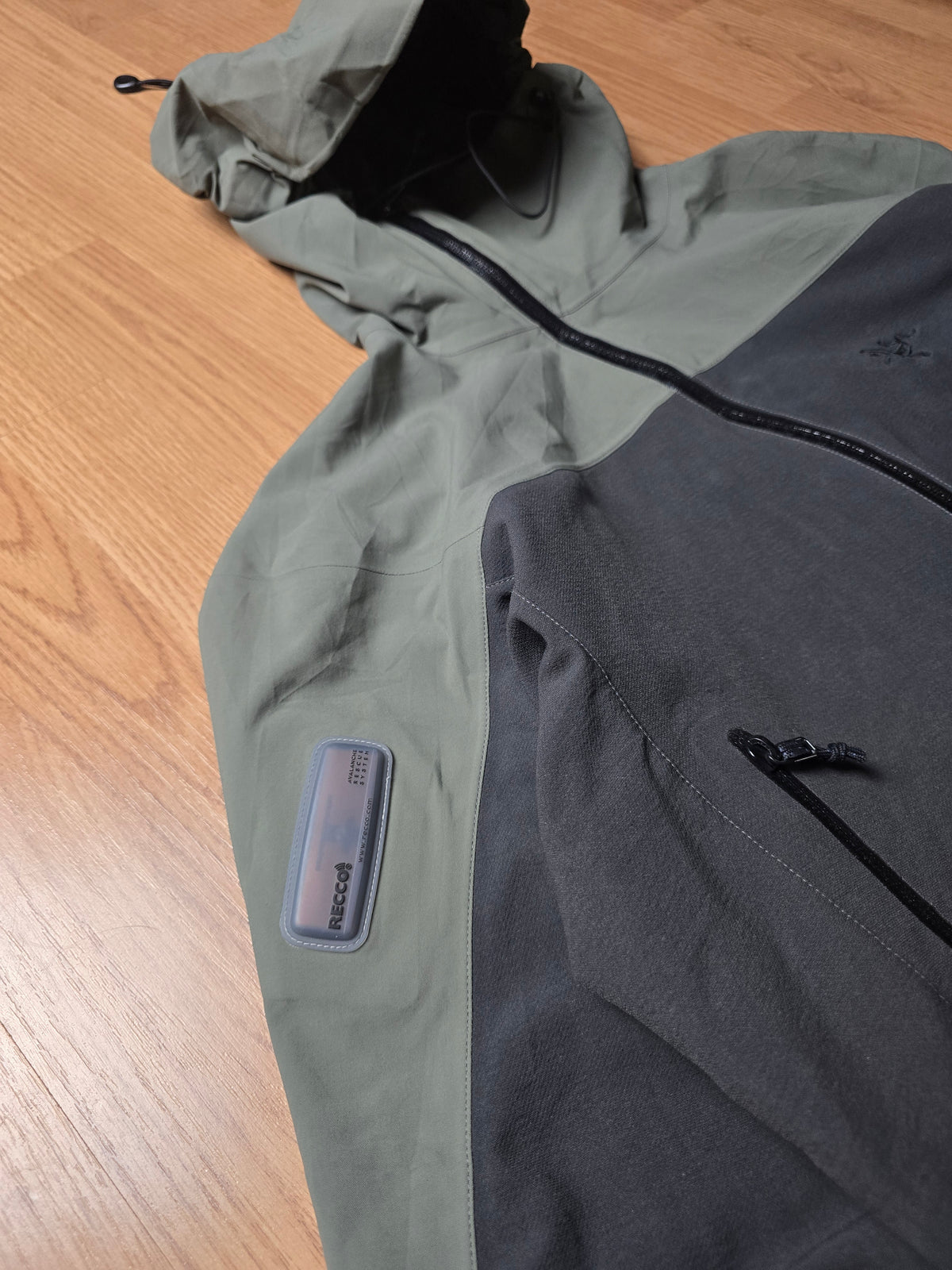 RARE Arc'teryx SAMPLE Seeker Comp Sidewinder Jacket (M)