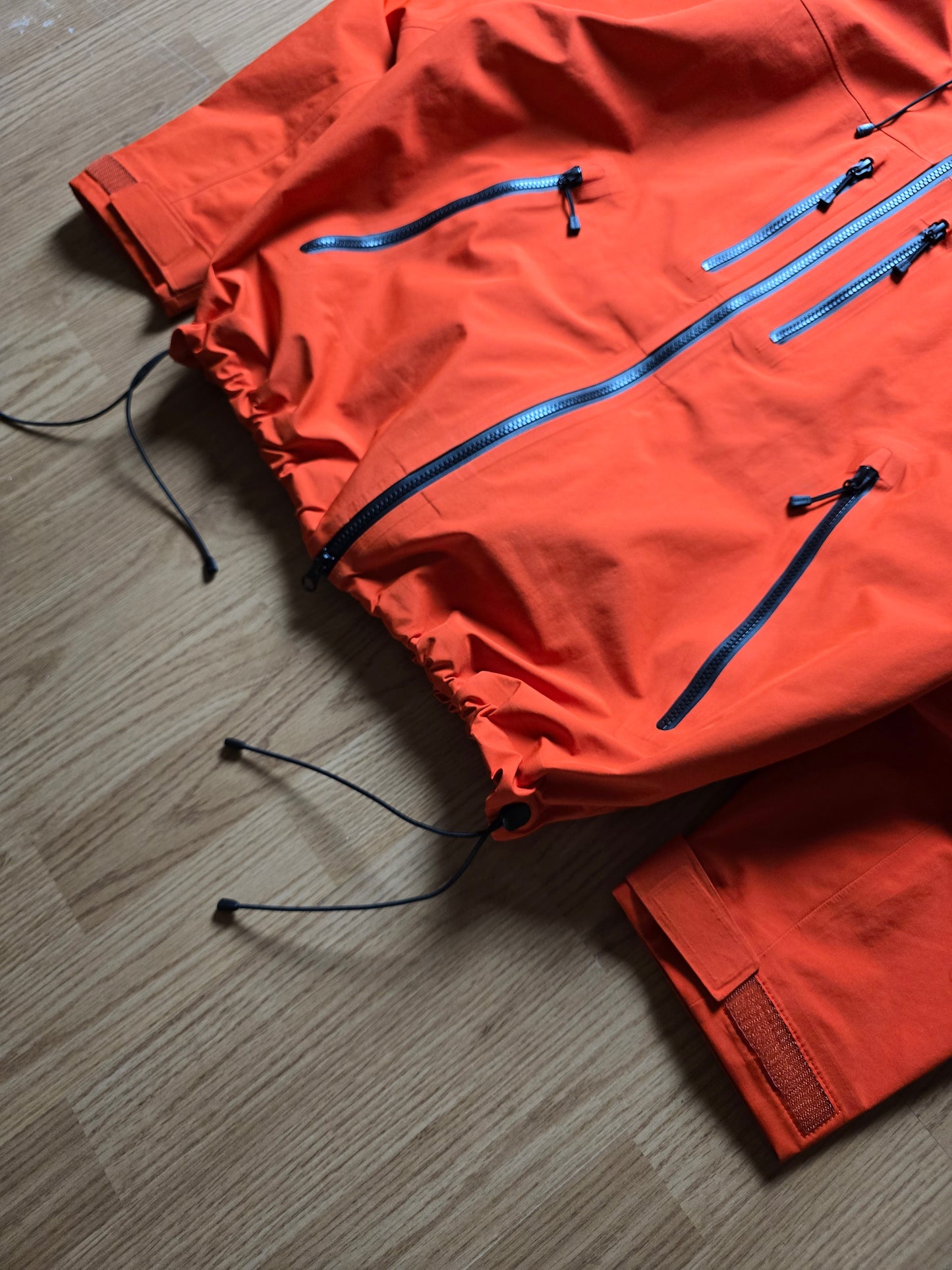 Supreme Gore-Tex Technical Tape Seam Shell Jacket (M/L)