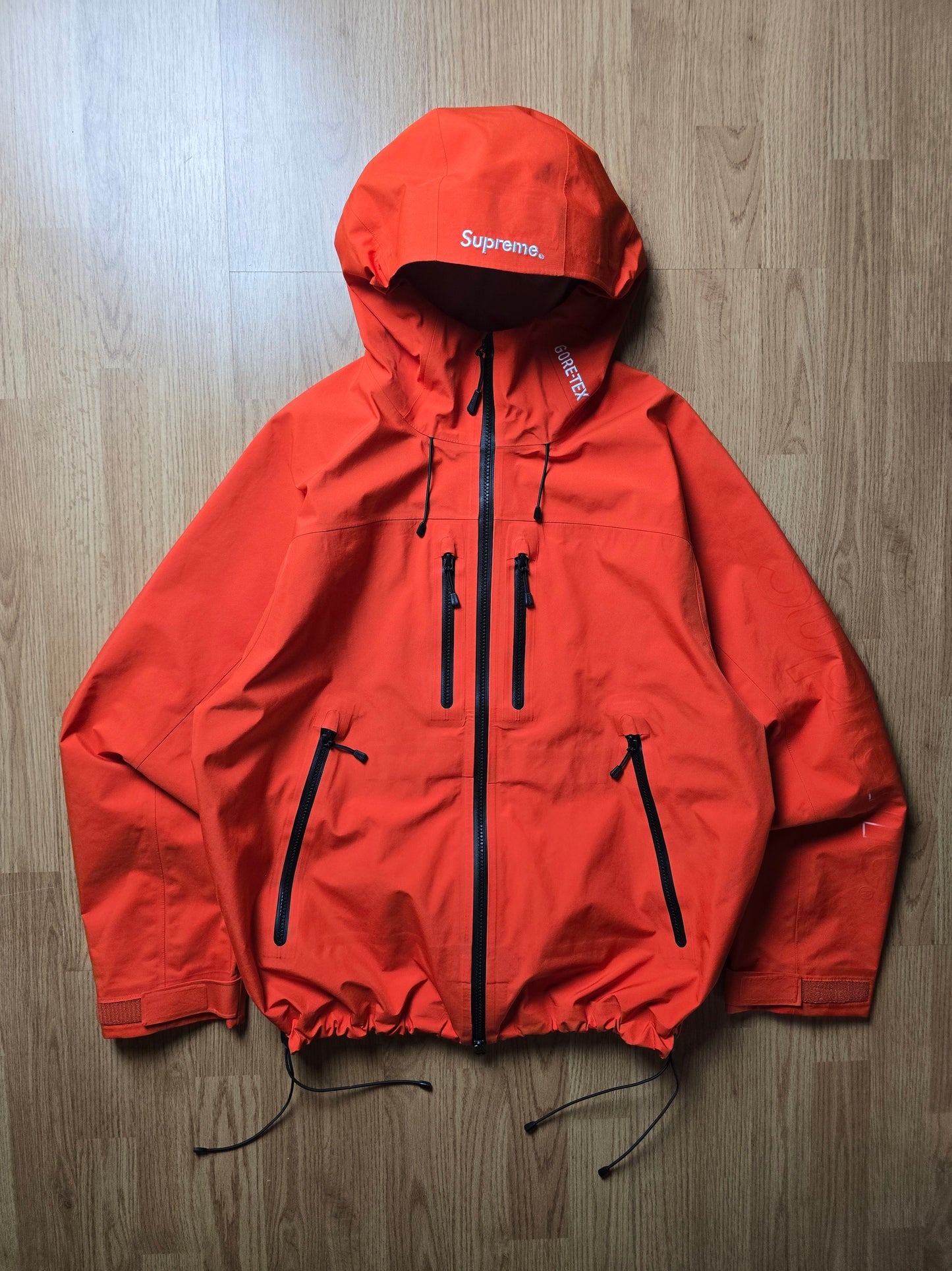Supreme Gore-Tex Technical Tape Seam Shell Jacket (M/L)