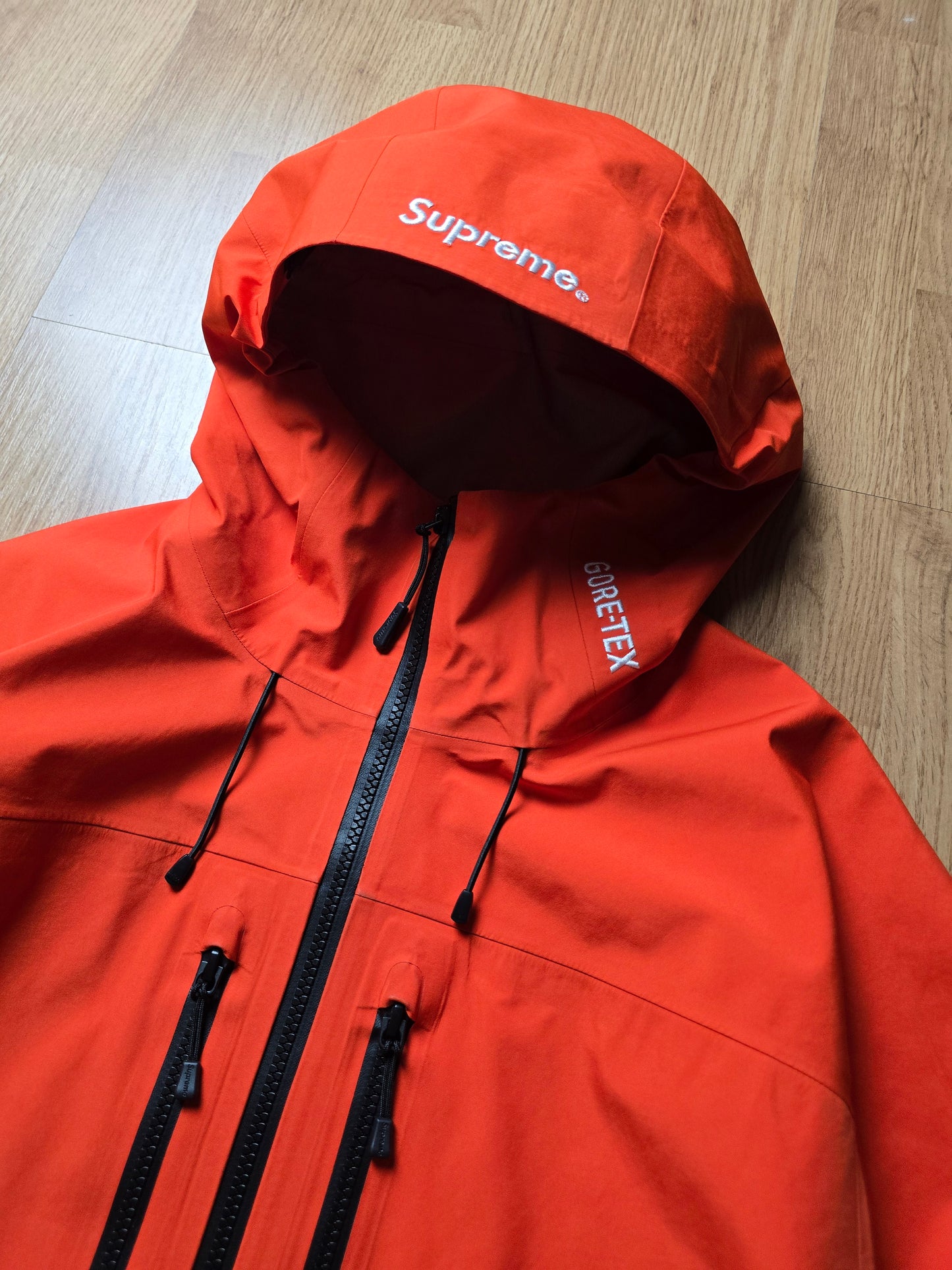 Supreme Gore-Tex Technical Tape Seam Shell Jacket (M/L)
