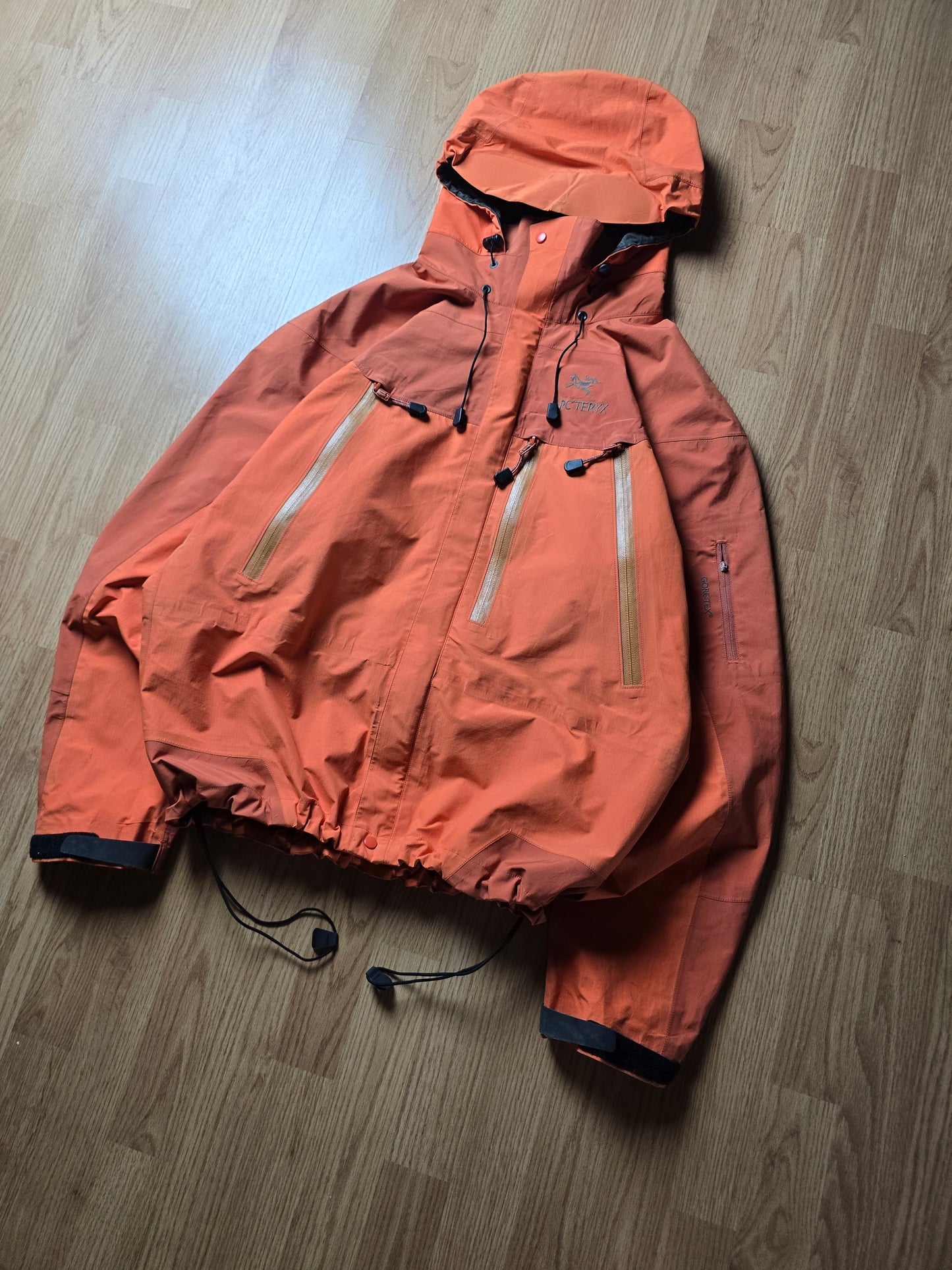 90s Arc'teryx Theta AR Tobasco Gore-tex 2 Tone Shell Jacket (L)