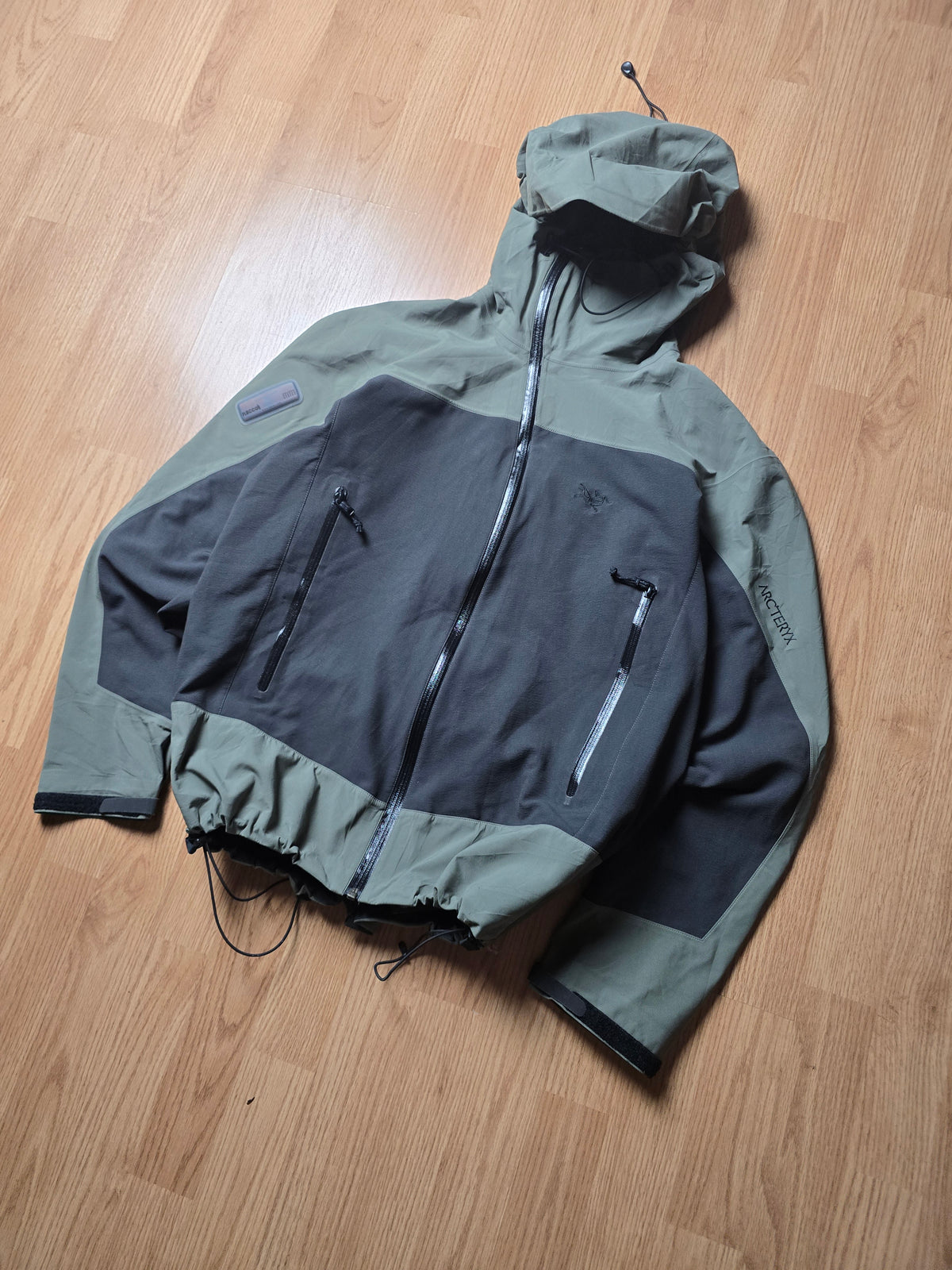 RARE Arc'teryx SAMPLE Seeker Comp Sidewinder Jacket (M)