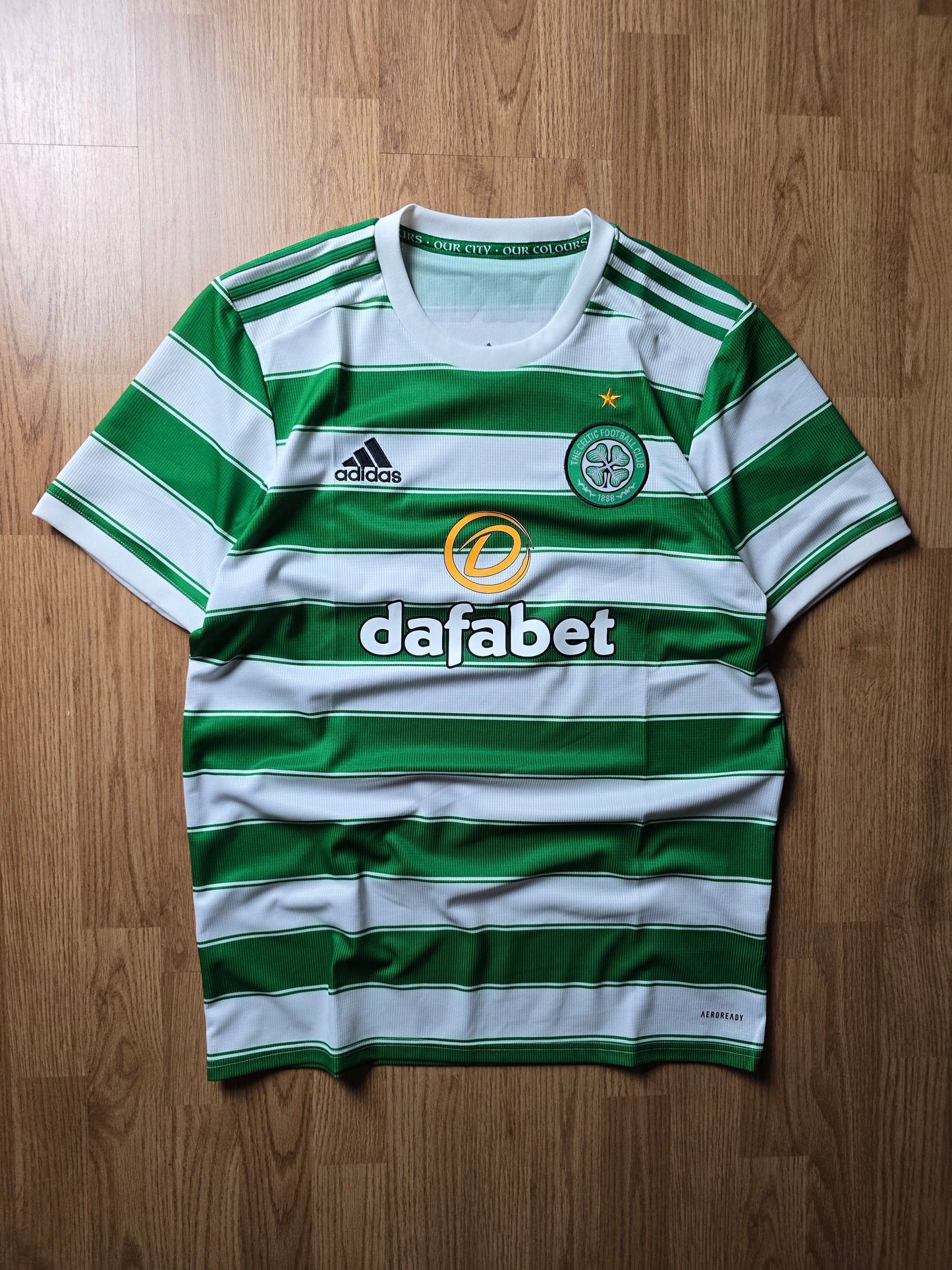 Adidas Celtic 21/22 home top (M)