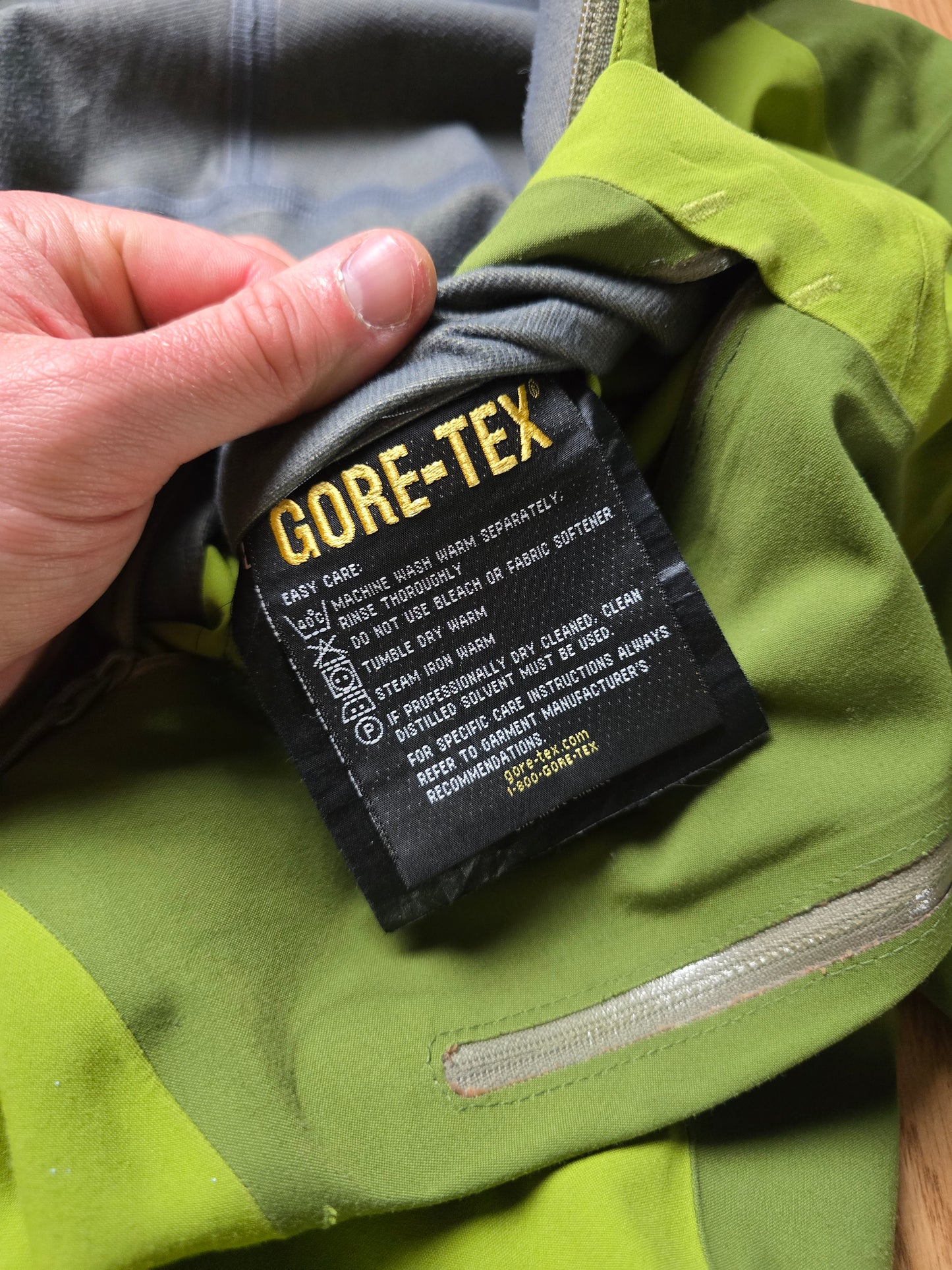 Vintage Arc'teryx Gore-tex Stingray Shell Jacket (M)