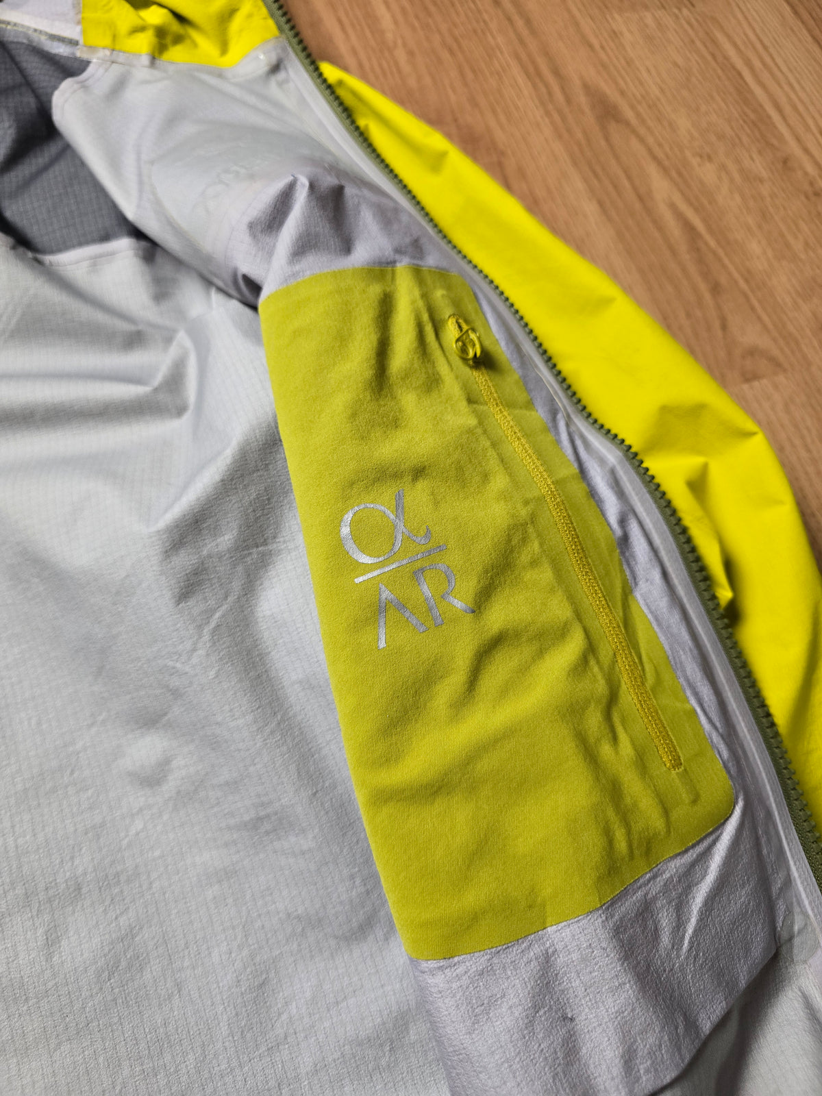 Arc'teryx Alpha AR "Lichen" Gore-tex Pro Shell Jacket (S/M)