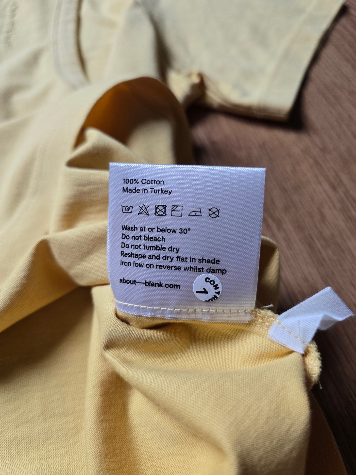 About Blank Fitted & Cropped Baby Tee (M)