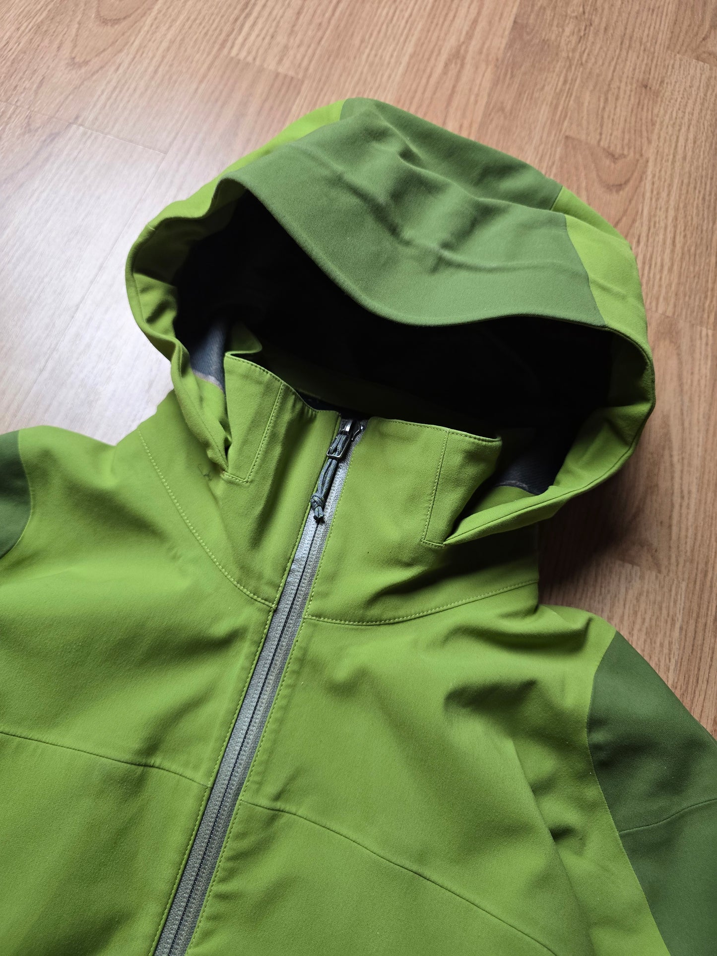 Vintage Arc'teryx Gore-tex Stingray Shell Jacket (M)