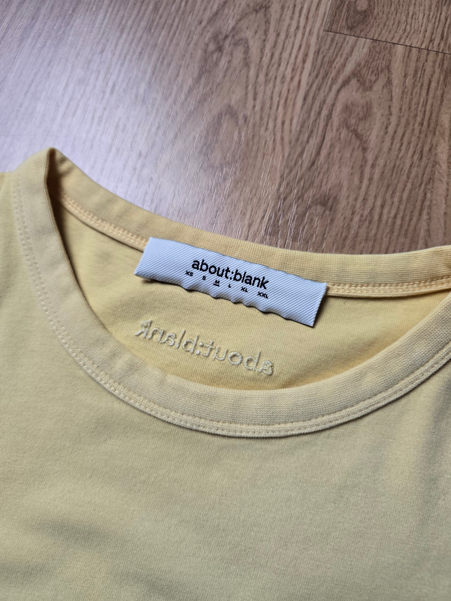 About Blank Fitted & Cropped Baby Tee (M)