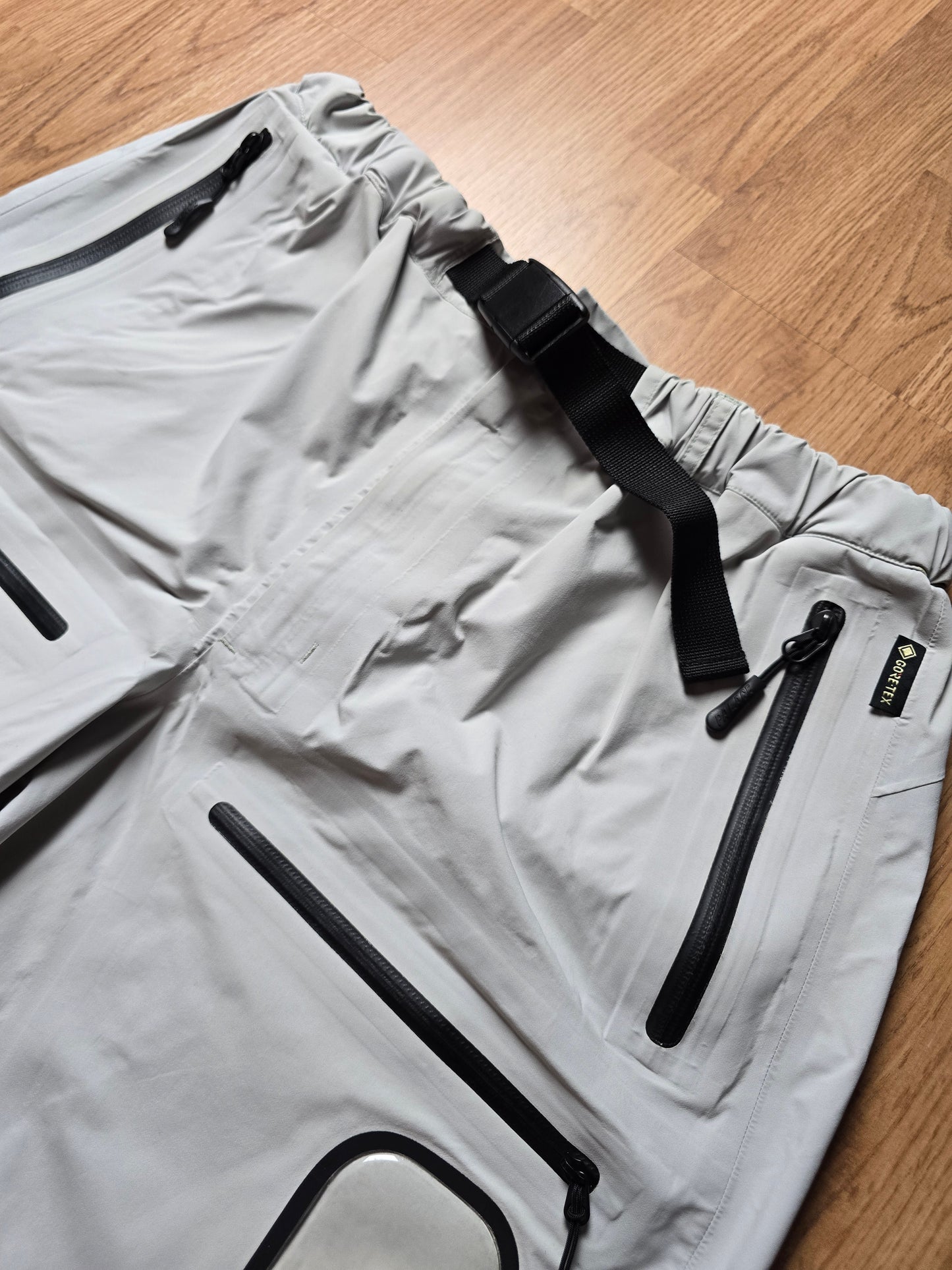 Palace Gore-tex S-Tech Technical Cargo Shorts (M)