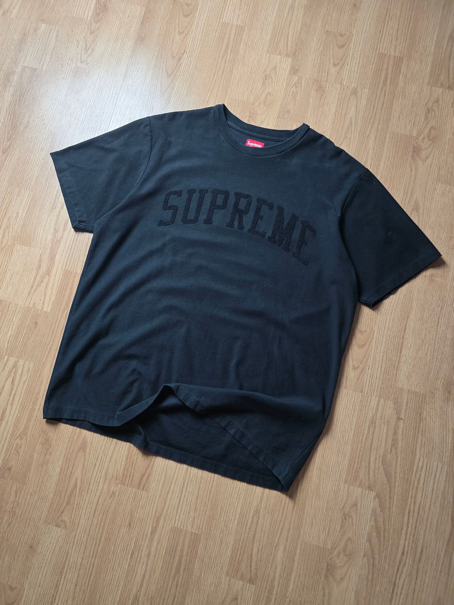 Supreme Chenille Arc Logo SS Tee (XL)