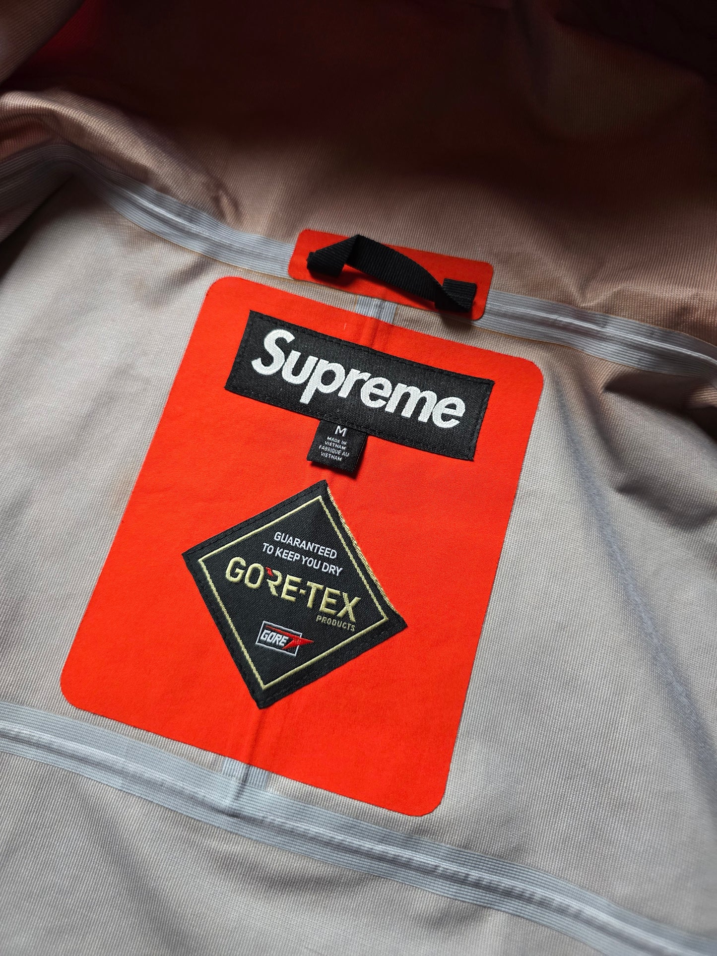 Supreme Gore-Tex Technical Tape Seam Shell Jacket (M/L)