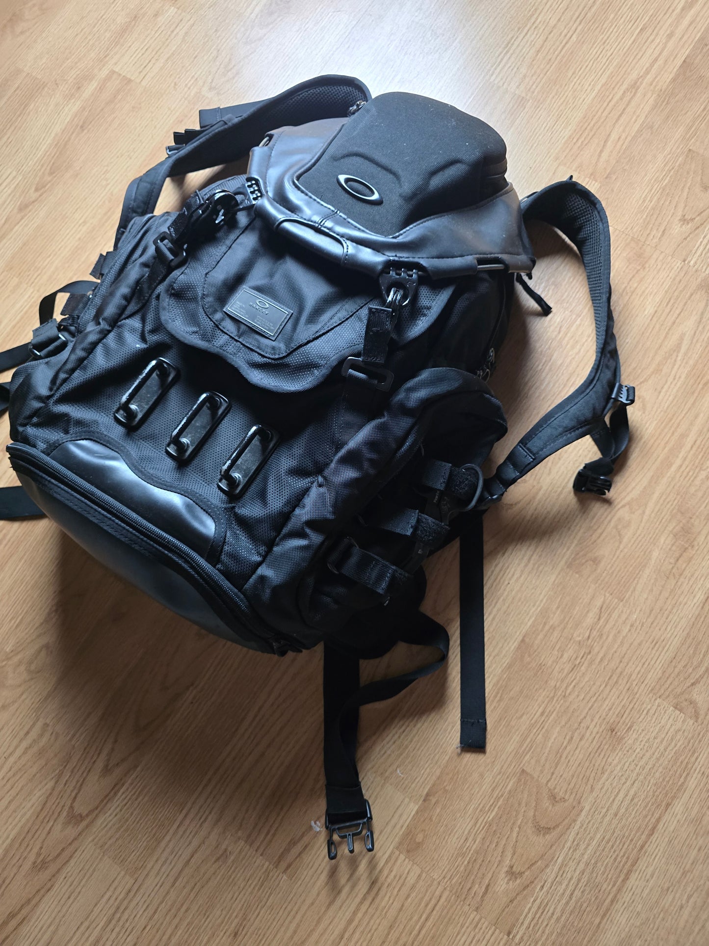 Oakley Kitchen Sink 34L Technical Backpack