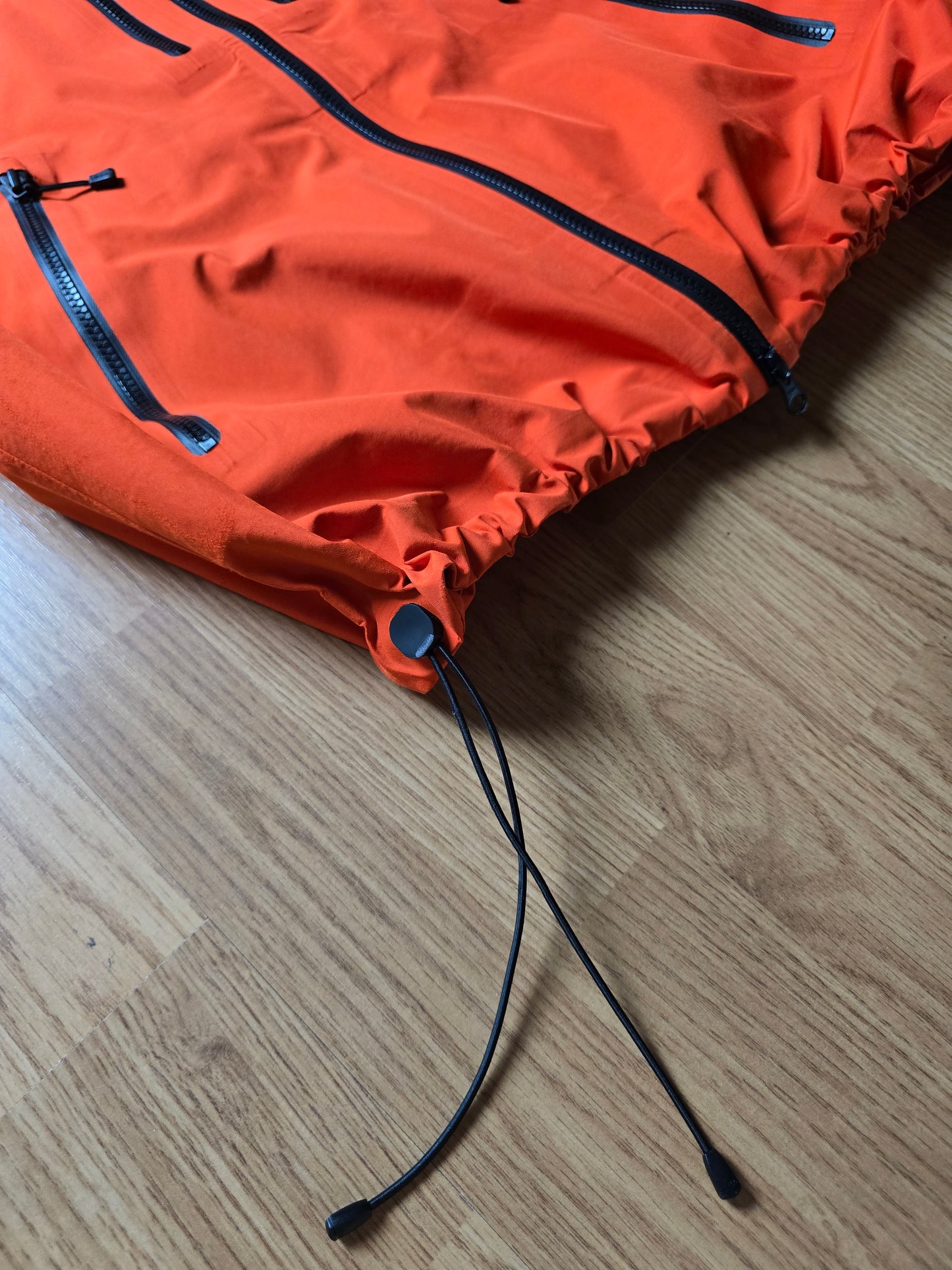 Supreme Gore-Tex Technical Tape Seam Shell Jacket (M/L)