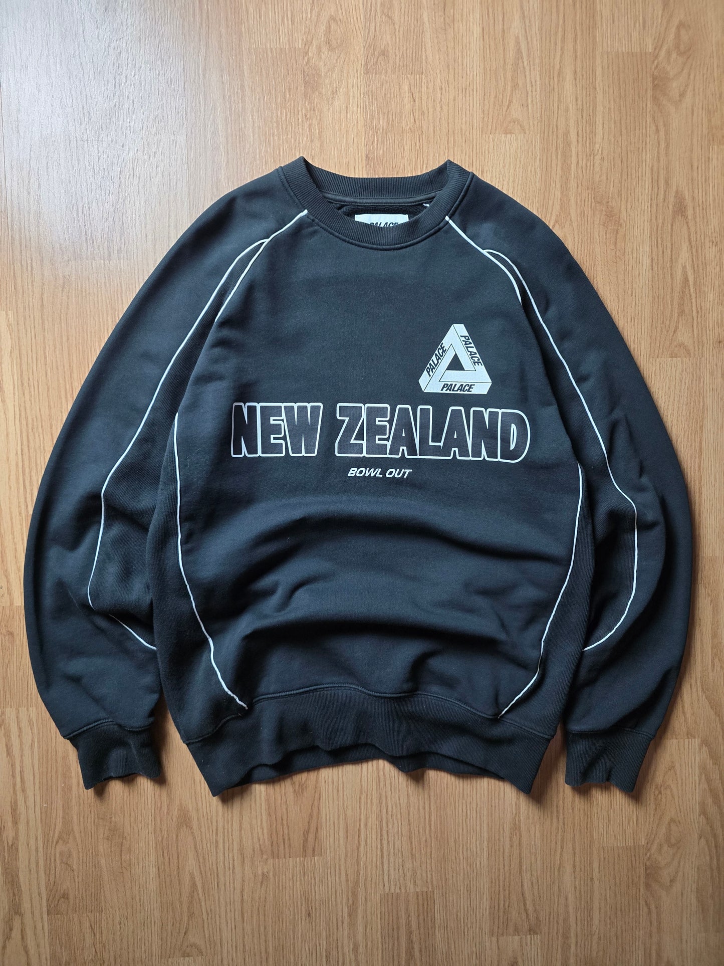 Palace Bowl Out New Zealand Crewneck Sweatshirt (S/M)