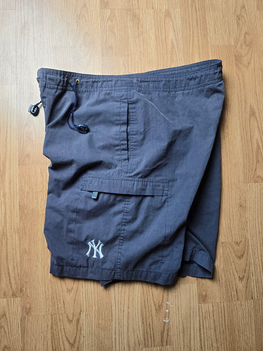 Vintage Yankees Cargo Shorts (L)