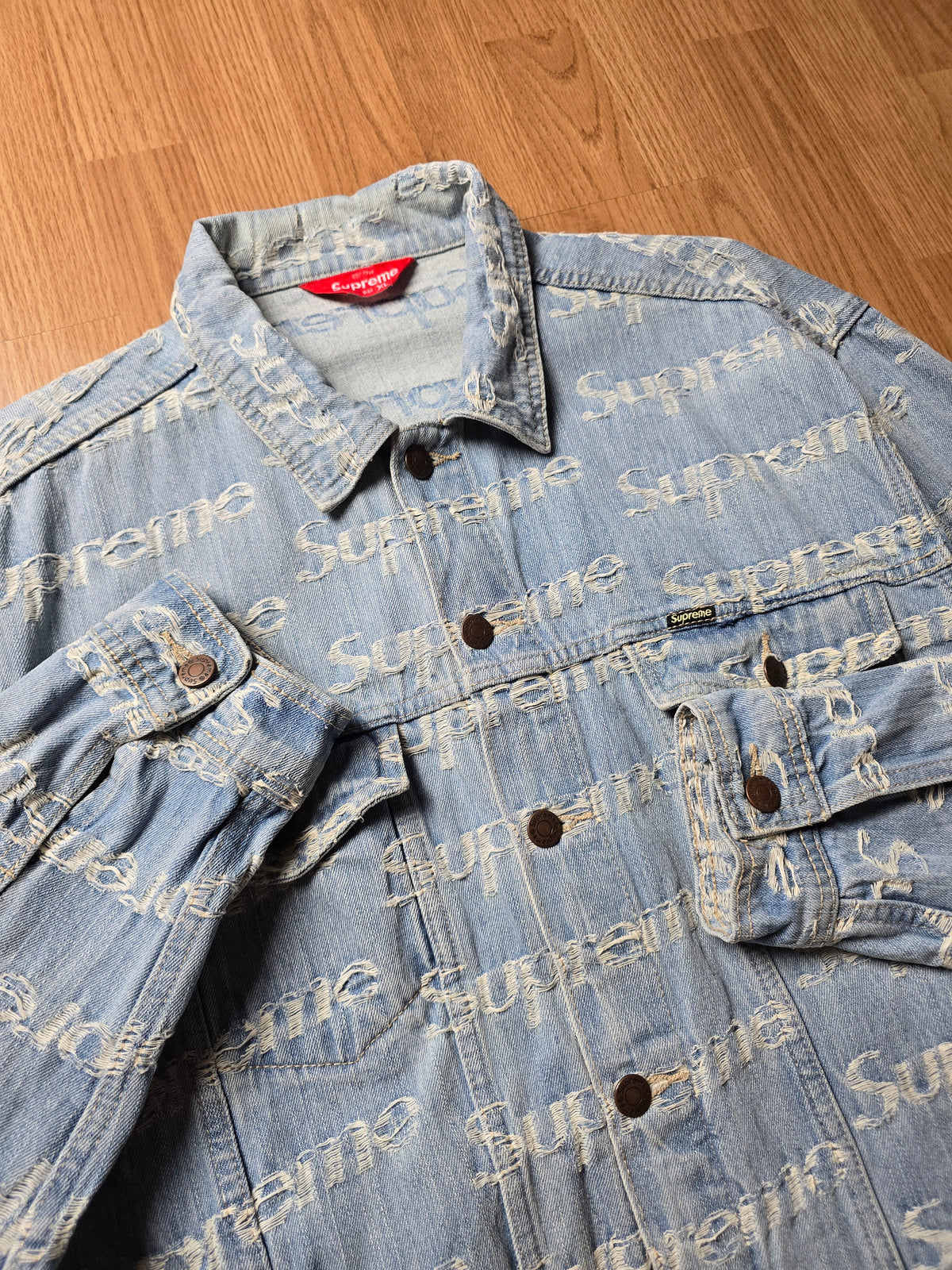 Supreme Frayed Logos Denim Trucker Jacket (L)