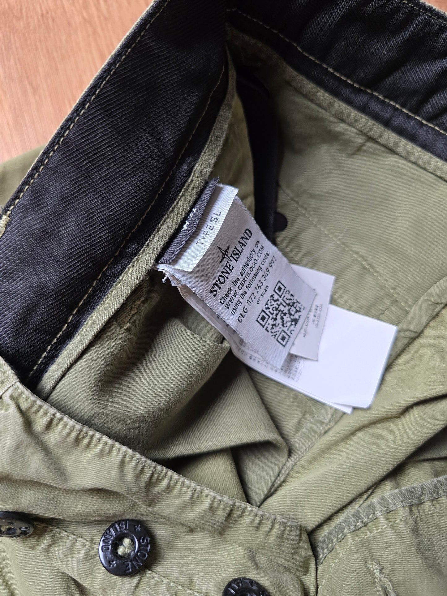 Stone Island Bermuda Cargo Shorts (W32)