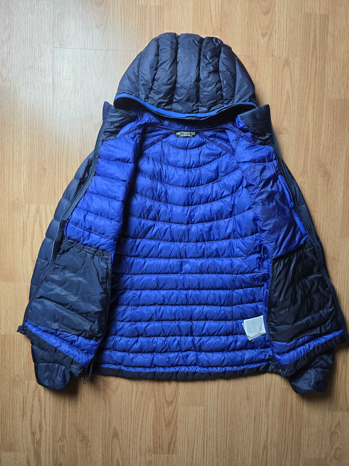 W/ Arc'teryx 'Cerium LT Hoody' Down Filled Puffer Jacket (S)