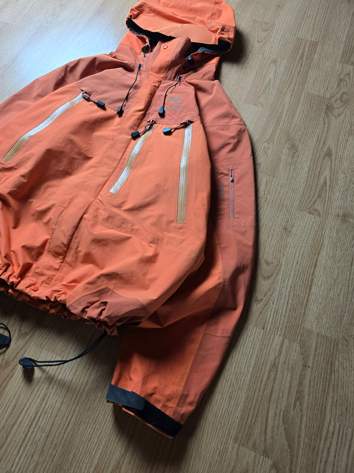 90s Arc'teryx Theta AR Tobasco Gore-tex 2 Tone Shell Jacket (L)