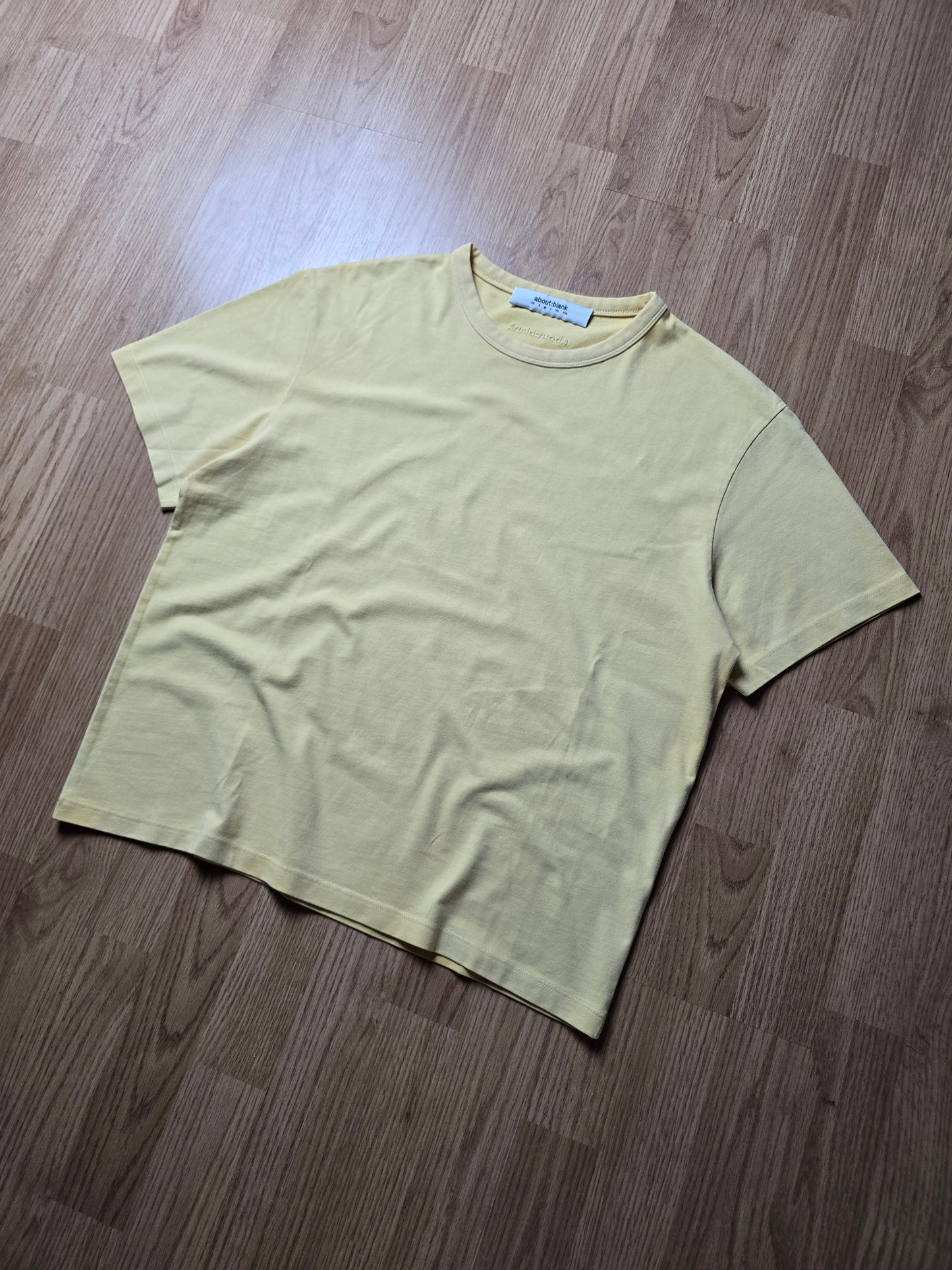 About Blank Fitted & Cropped Baby Tee (M)