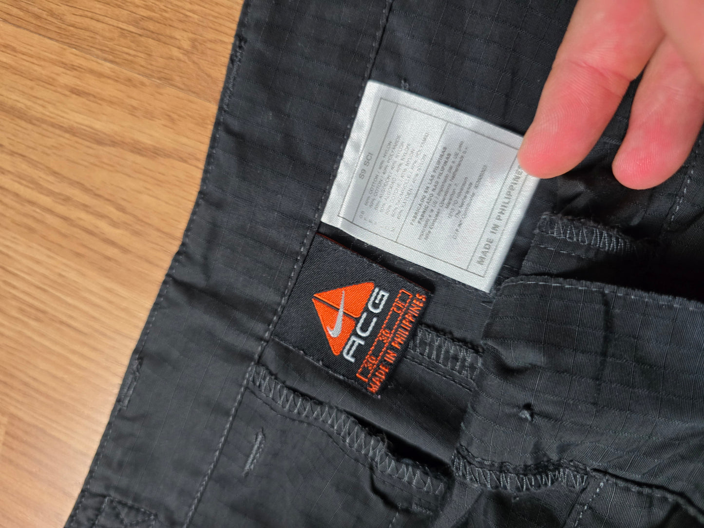 RARE 90s Nike ACG Lightweight Technical Cargo Pants (32x32)