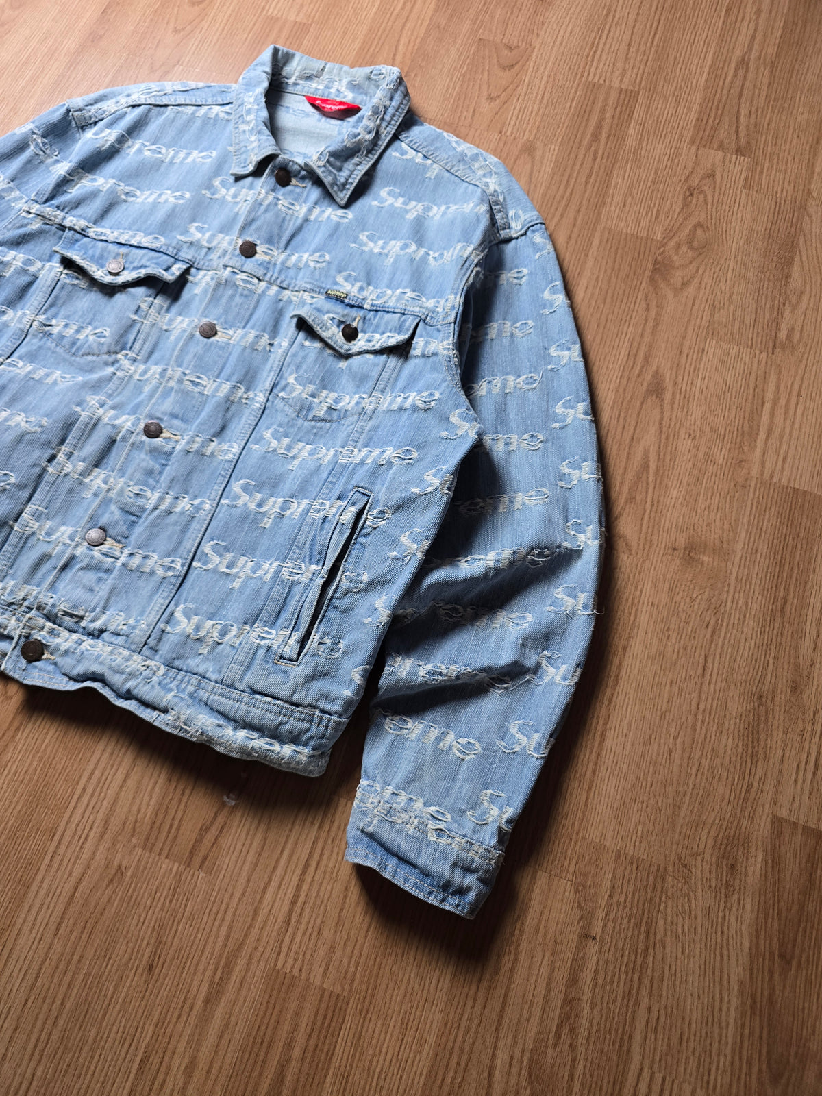 Supreme Frayed Logos Denim Trucker Jacket (L)