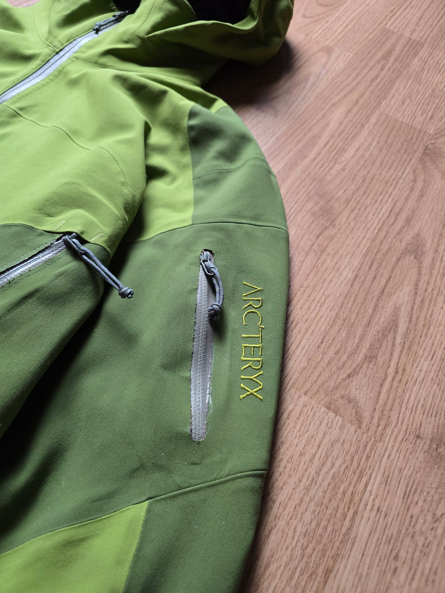 Vintage Arc'teryx Gore-tex Stingray Shell Jacket (M)