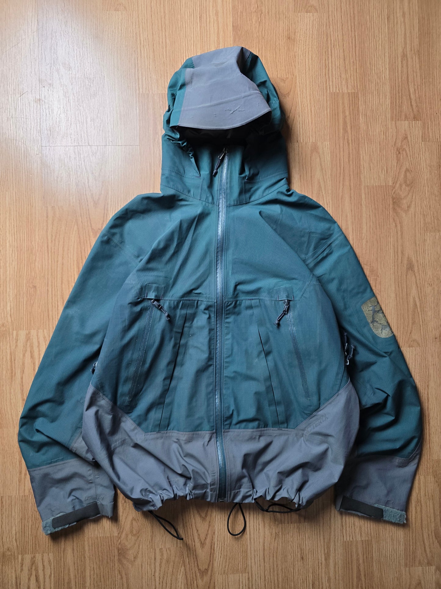 Vintage Arc'teryx Gore-tex Colour Block Jacket (M/L)