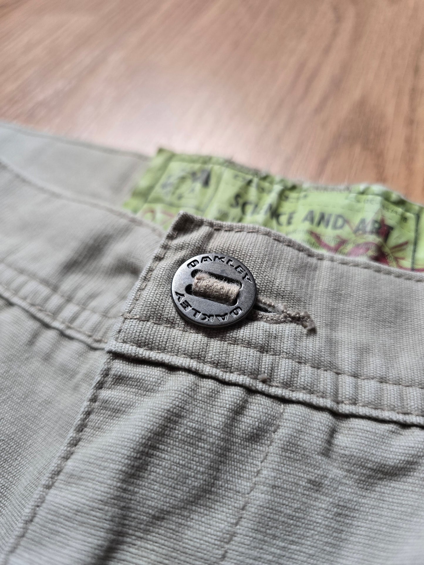 Y2K Oakley Science And Art Cargo Shorts (36)
