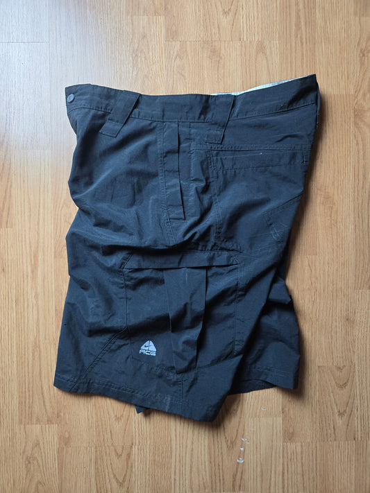 00s Nike ACG Lightweight Cargo Shorts (W32)